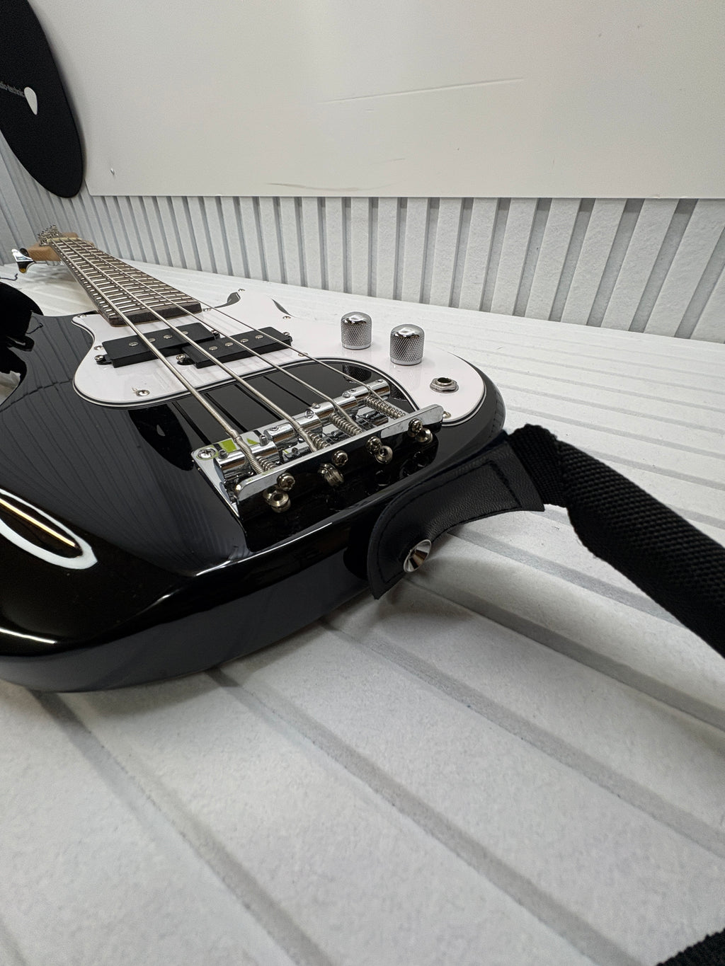3rd Avenue 3/4 Mini E-Bass – 4 Saiten – Short Scale