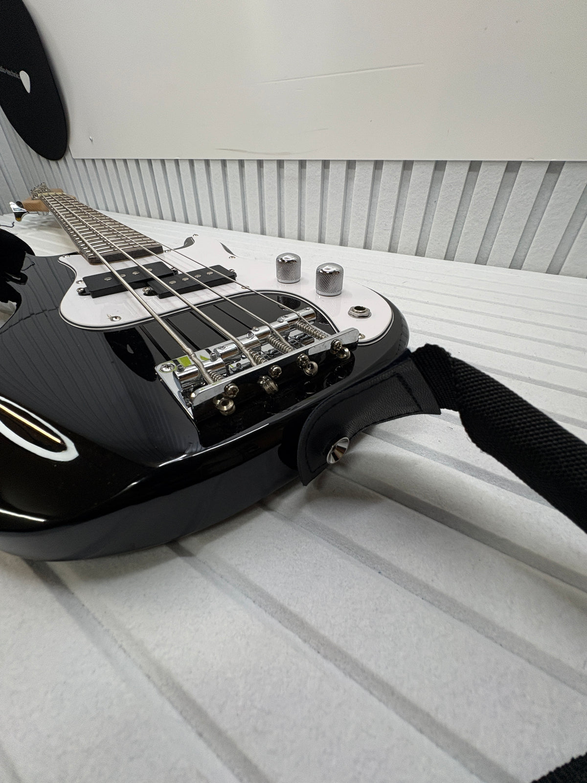 3rd Avenue 3/4 Mini E-Bass – 4 Saiten – Short Scale