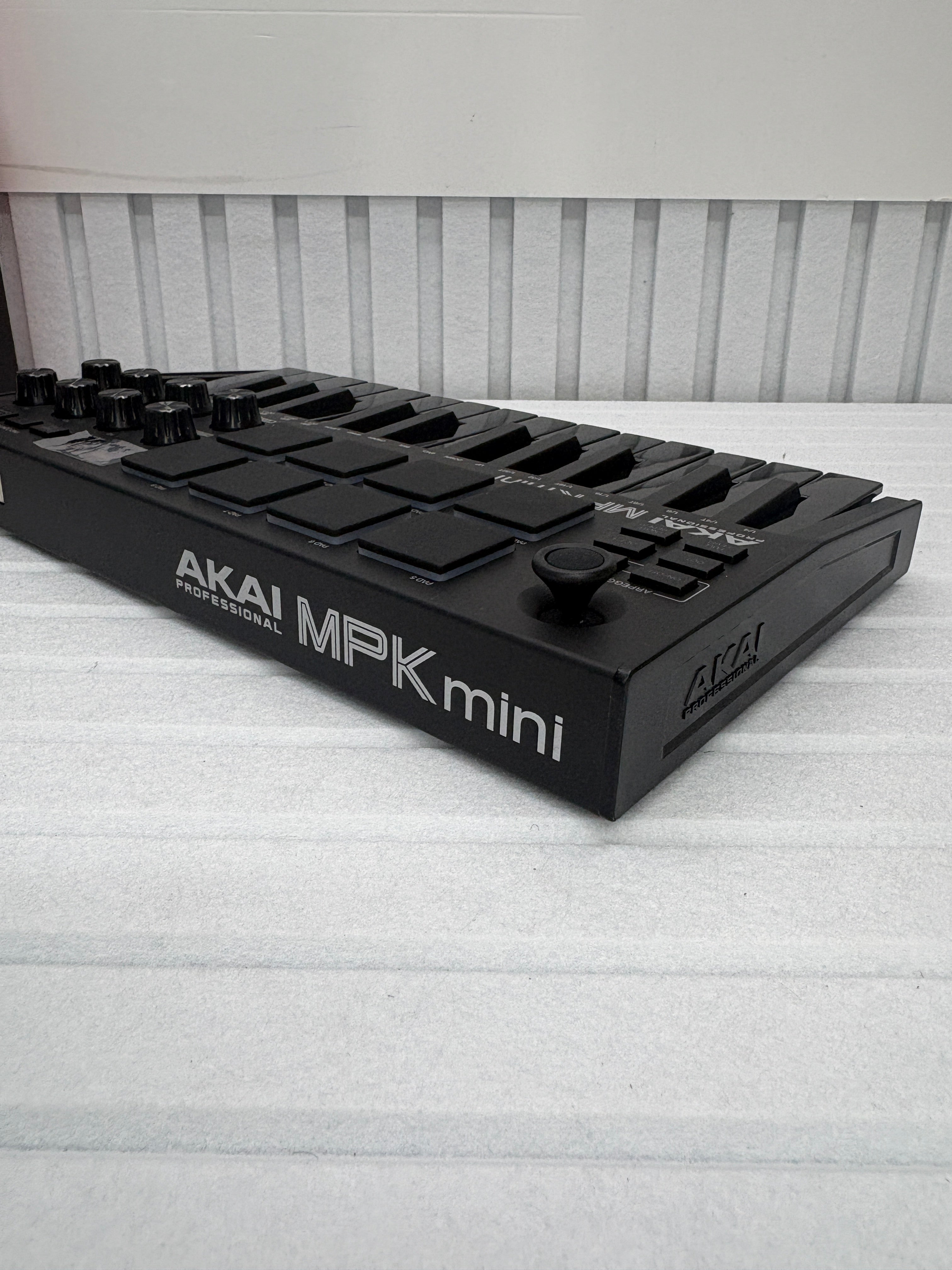 AKAI Professional MPK Mini MK2 MIDI Keyboard
