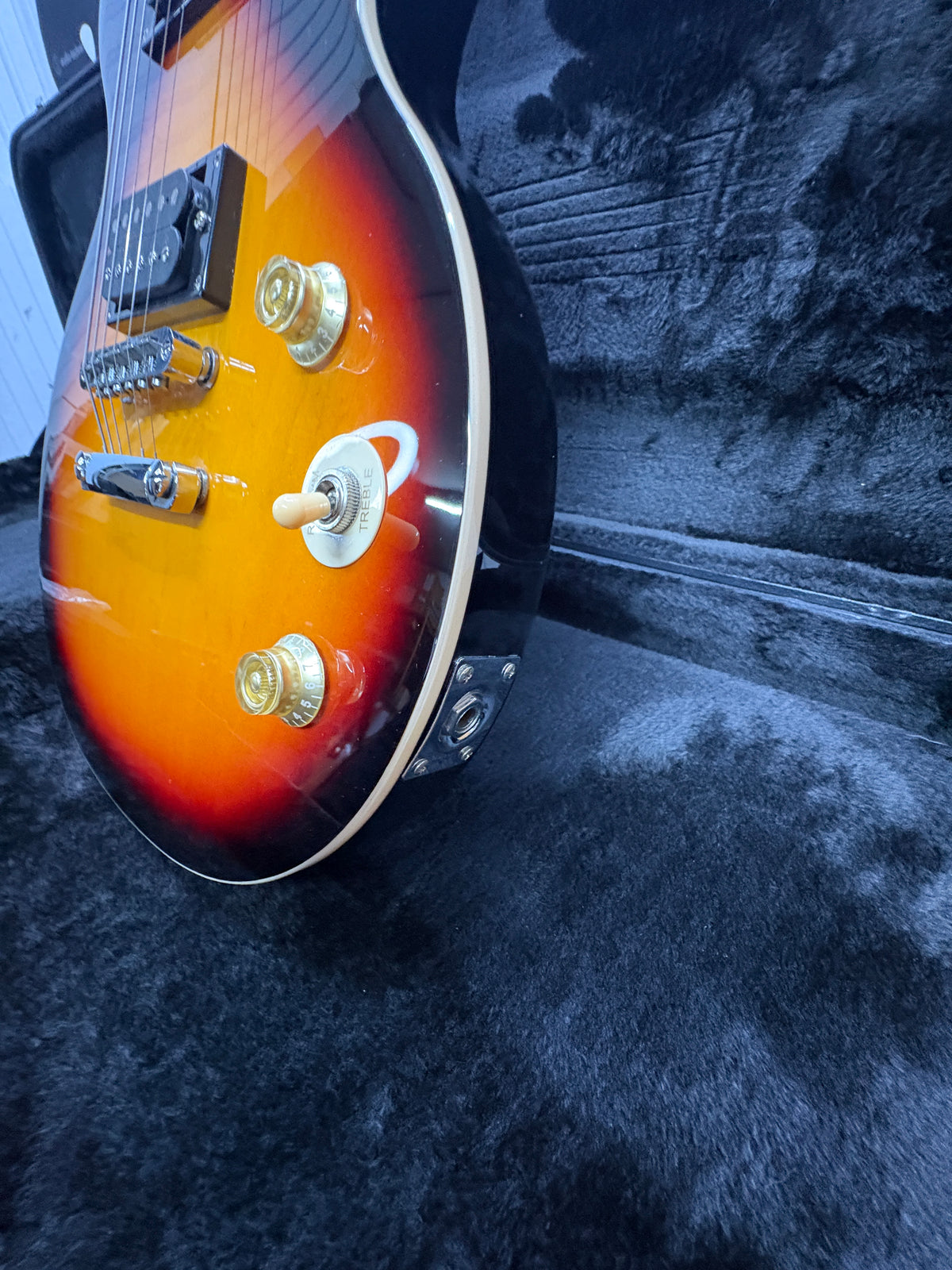 Donner DLP-124S E-Gitarre Sunburst inkl. Gator Hartschalenkoffer