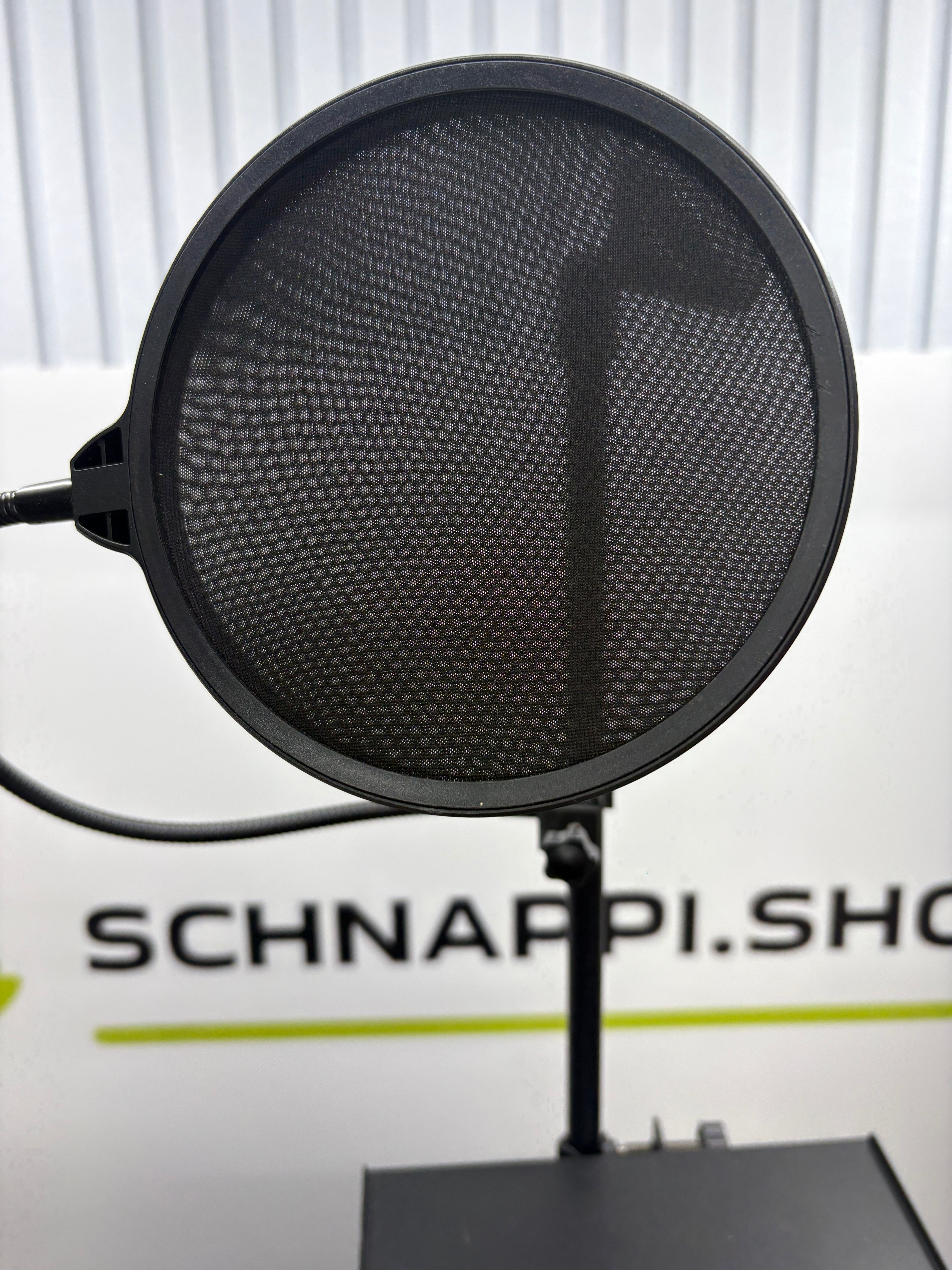 Mikrofonständer mit Popfilter und Ablager