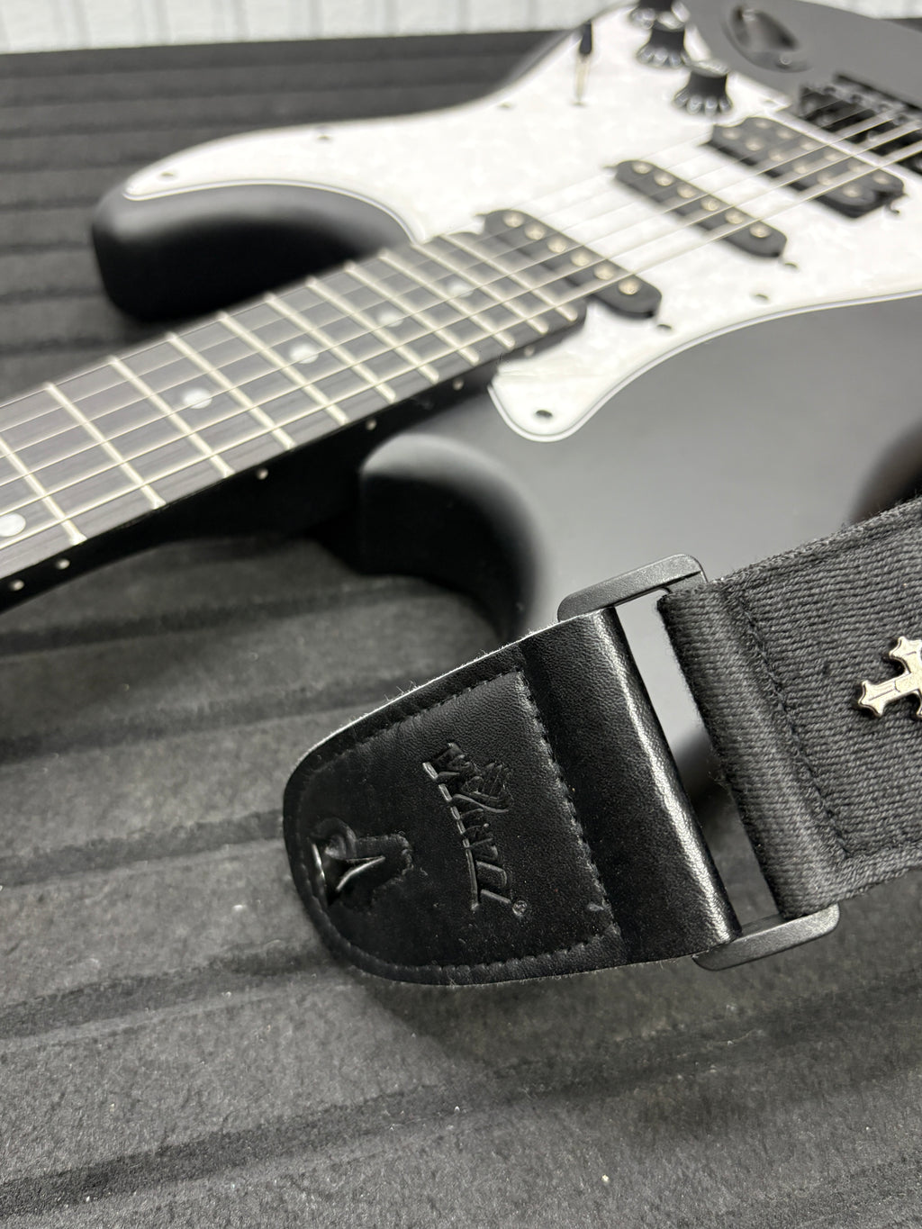 WINZZ HSS E-Gitarre 4/4 Full Size Schwarz inkl. Tasche