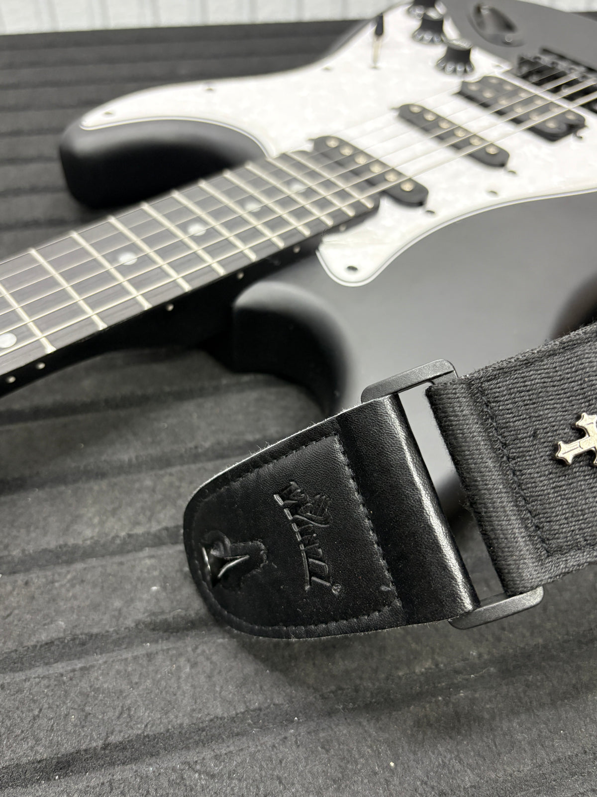 WINZZ HSS E-Gitarre 4/4 Full Size Schwarz inkl. Tasche