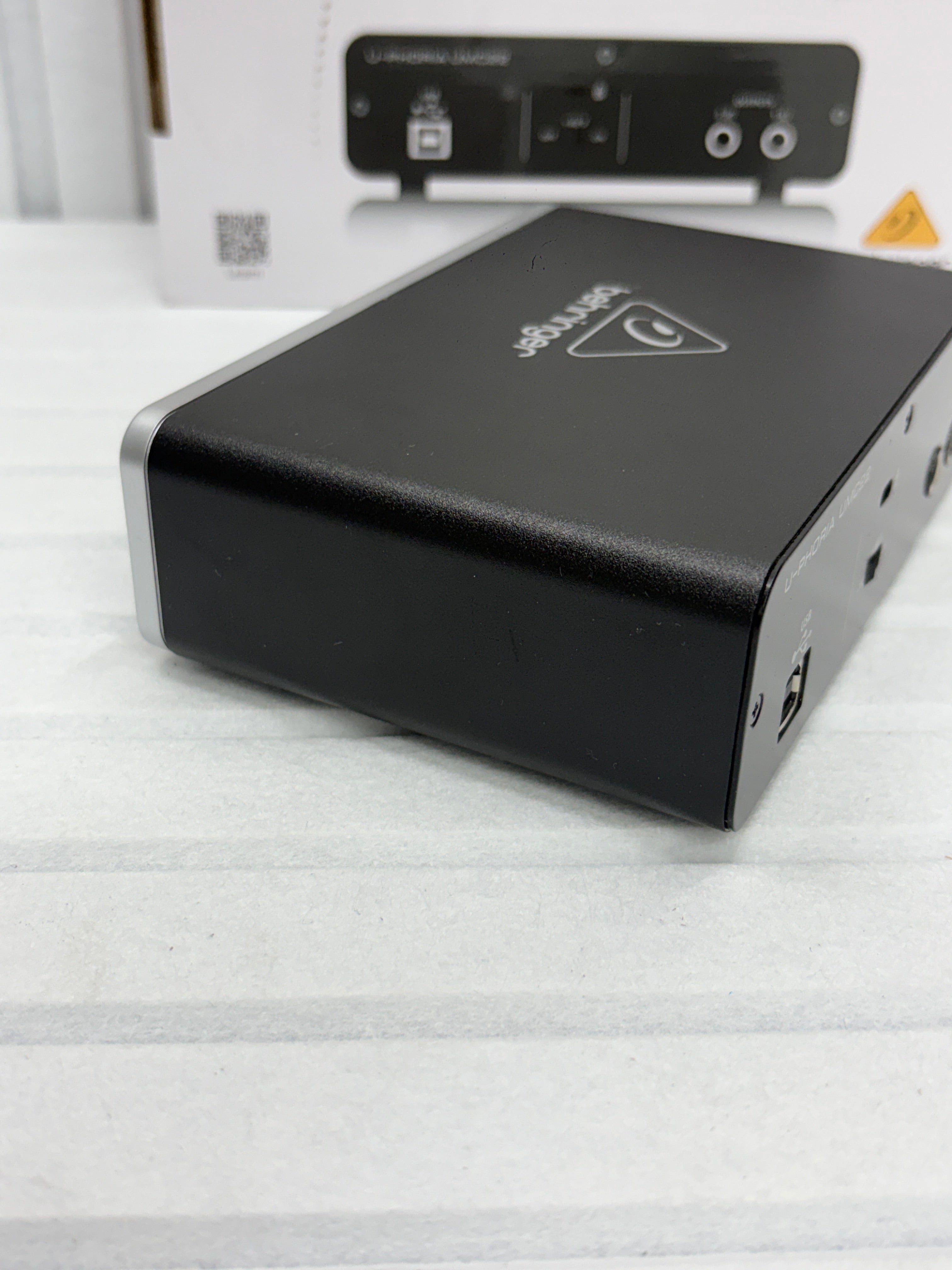 Behringer U-Phoria UMC22 USB Audio Interface – MIDAS Preamp