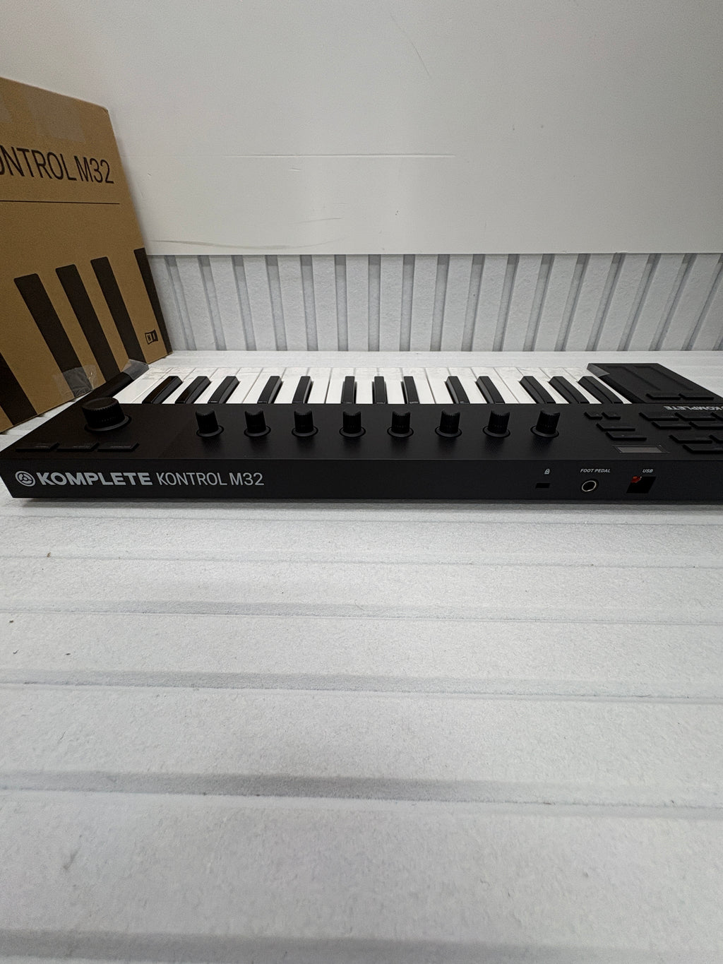Native Instruments Komplete Kontrol M32 - MIDI Keyboard