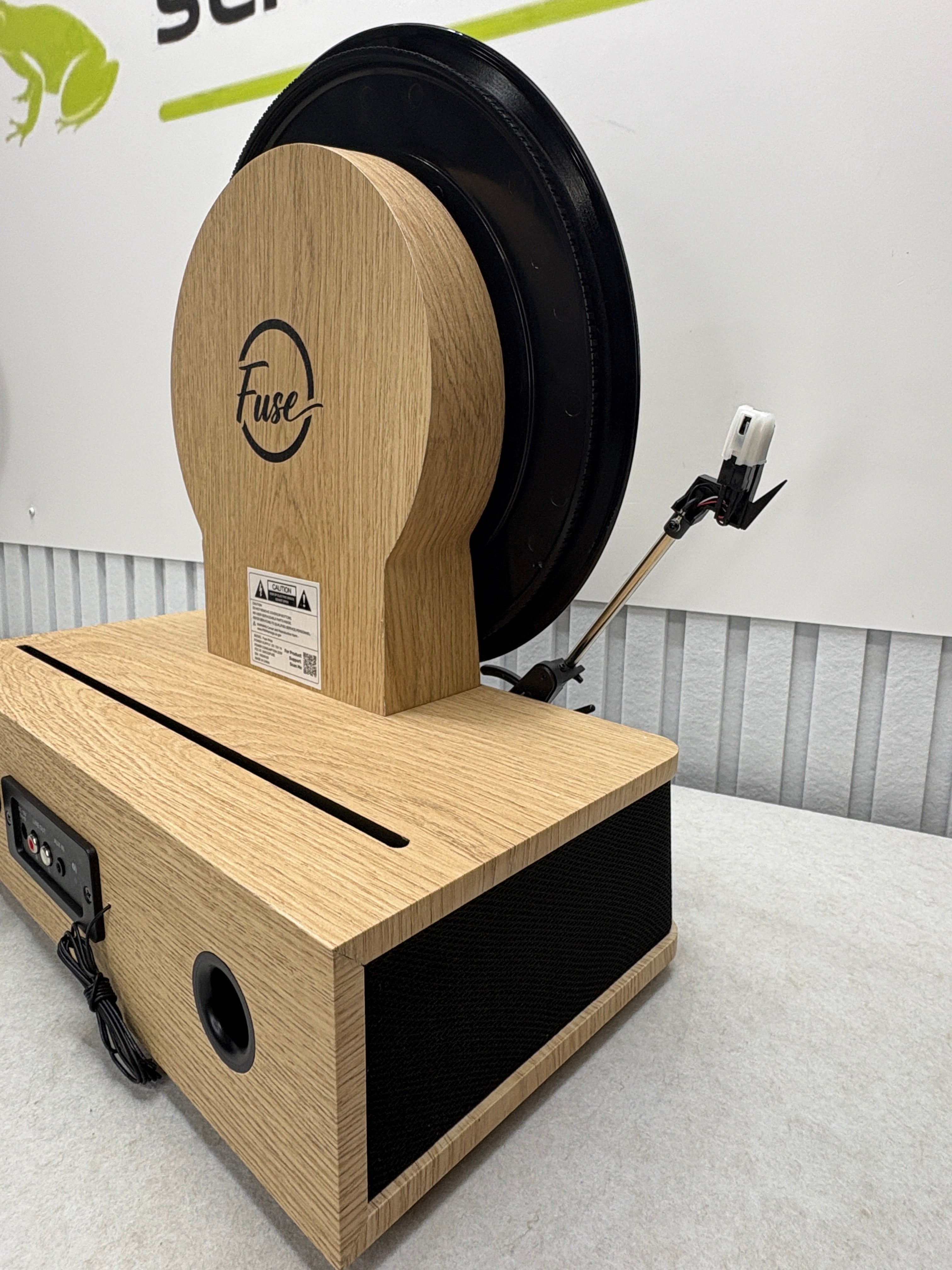 Fuse Vertikaler Plattenspieler Vinyl-Player BT, FM
