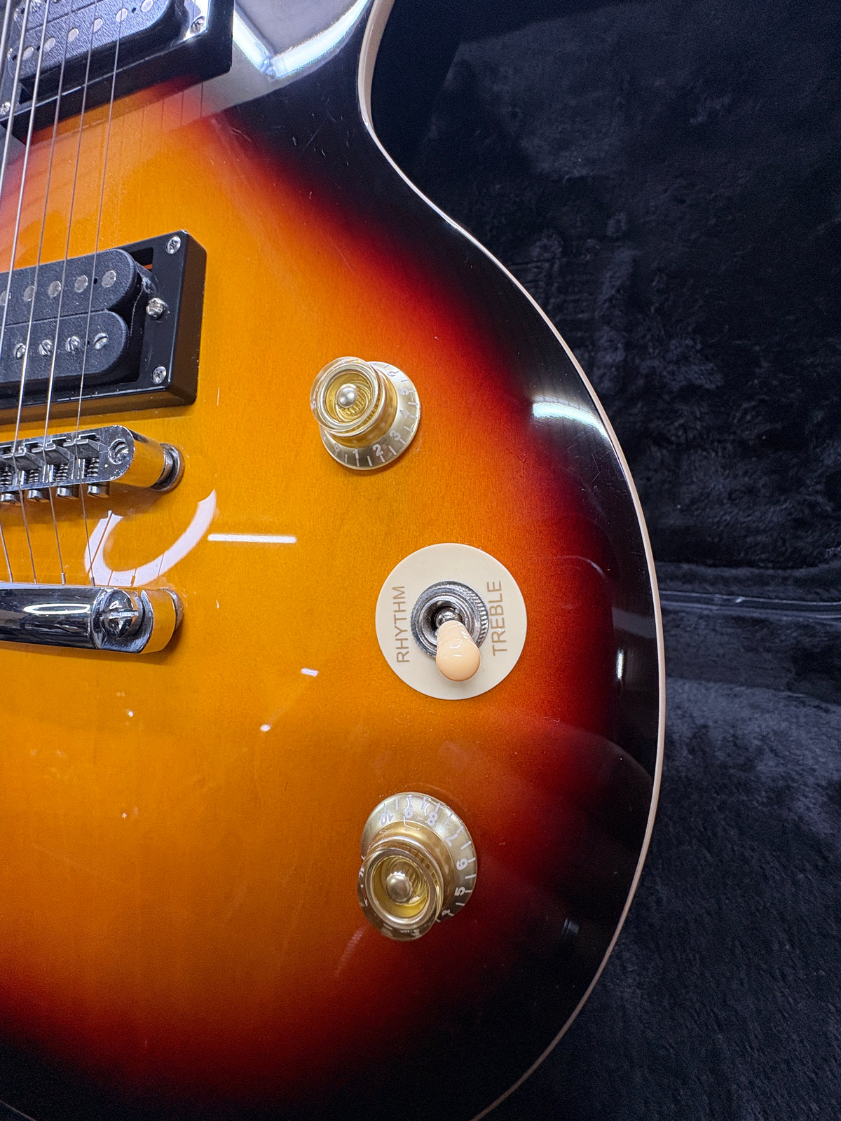 Donner DLP-124S E-Gitarre Sunburst inkl. Gator Hartschalenkoffer