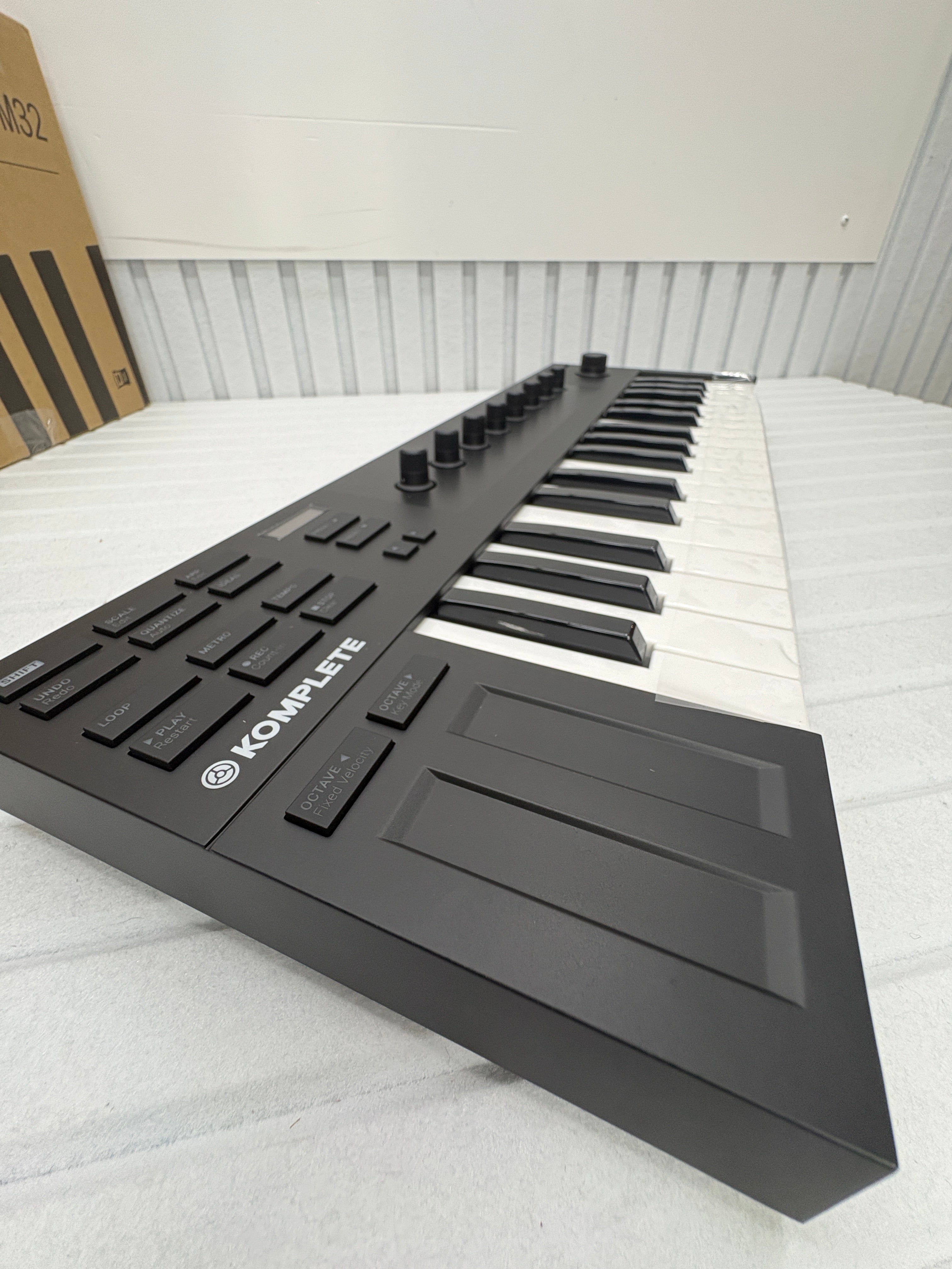 Native Instruments Komplete Kontrol M32 - MIDI Keyboard