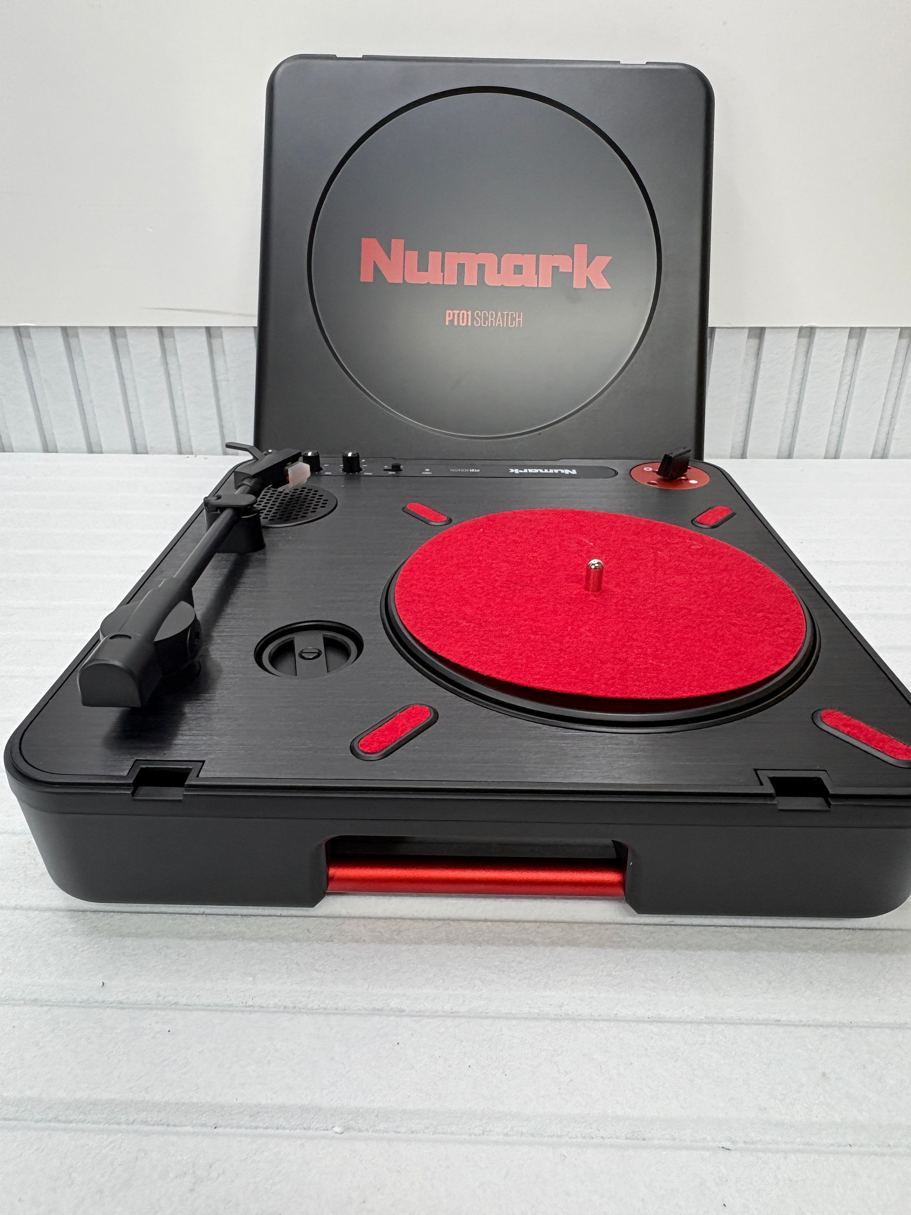 Numark PT01 Scratch – Portabler DJ Plattenspieler
