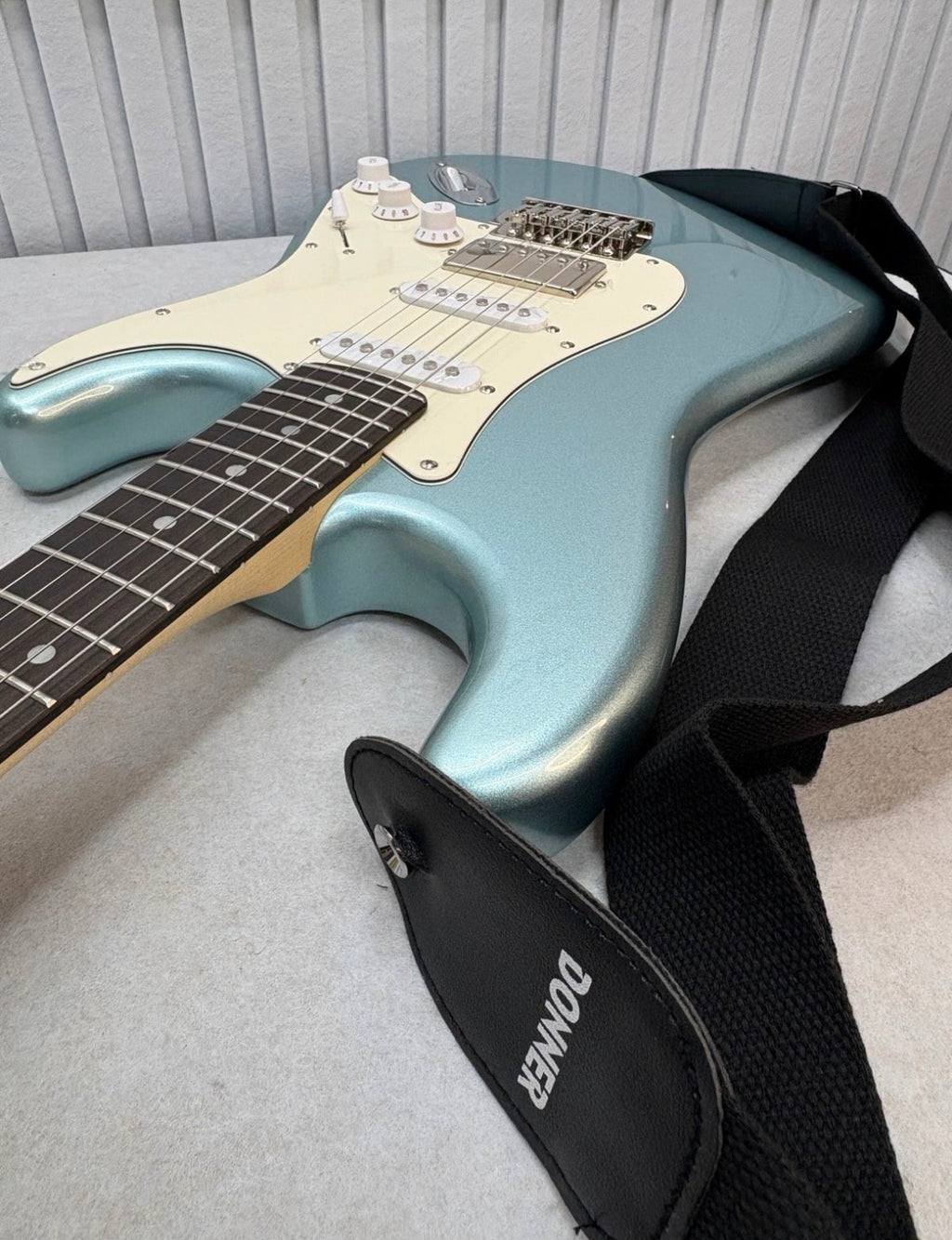 Donner E-Gitarre, DST-152R E Gitarren mit Gig Bag