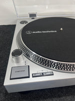 Audio-Technica LP120XUSBSV Direktangetriebener Plattenspieler (Analog und USB) Silber