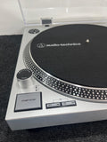Audio-Technica LP120XUSBSV Direktangetriebener Plattenspieler (Analog und USB) Silber