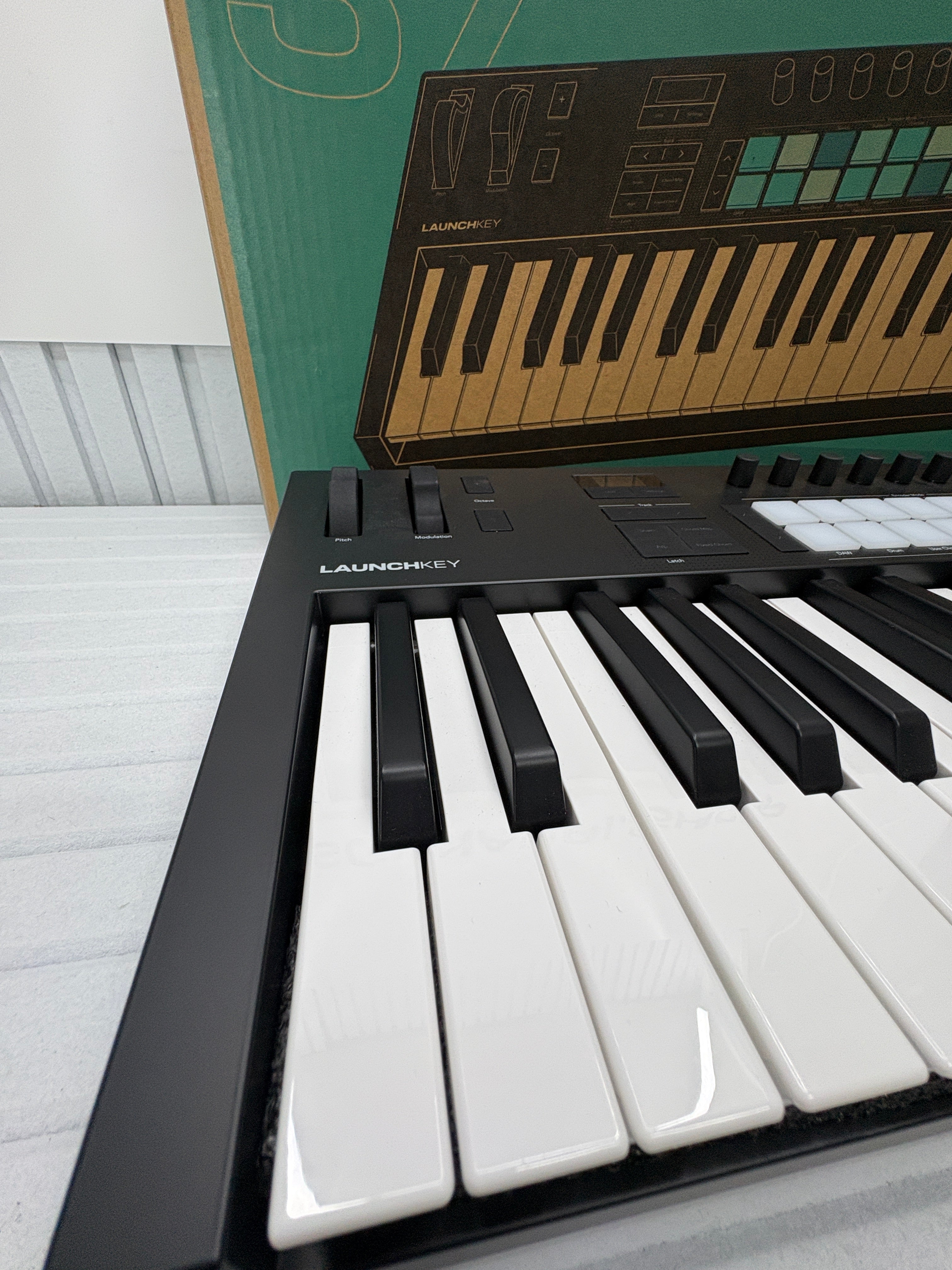 Novation Launchkey 37 MK4 MIDI Keyboard