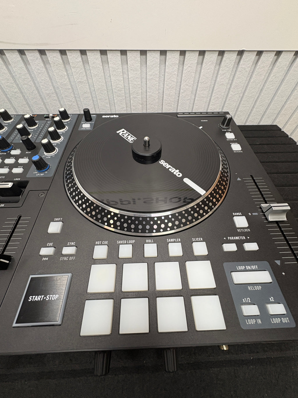 RANE ONE, DJ-Controller für Serato DJ
