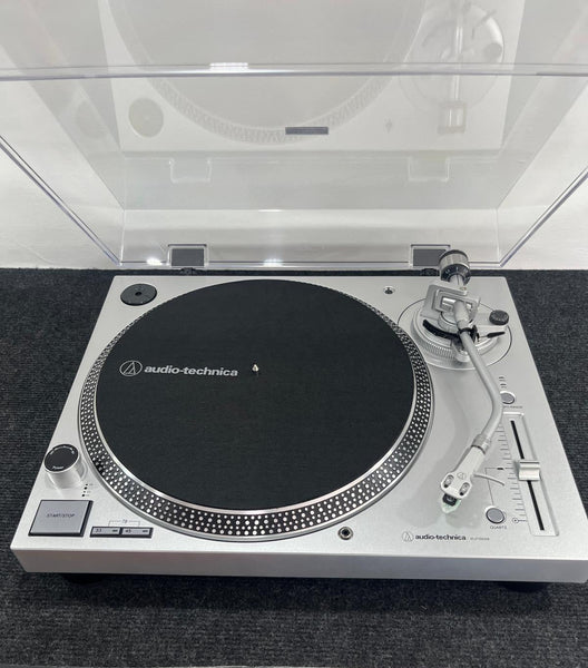 Audio-Technica LP120XUSBSV Direktangetriebener Plattenspieler (Analog und USB) Silber