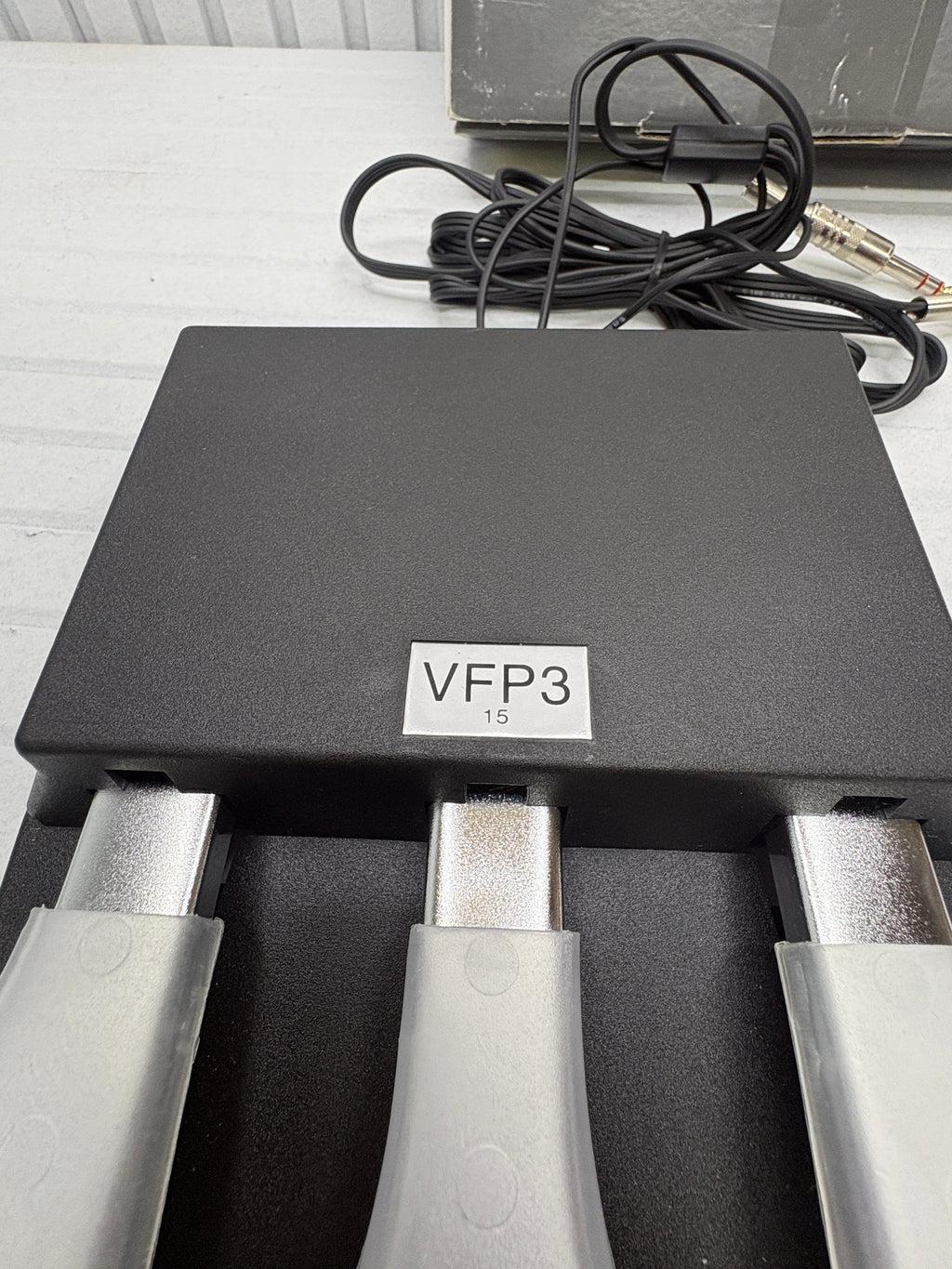 Studiologic VFP 3/15 S – Dreifach-Pedal für Digitalpiano / Keyboard
