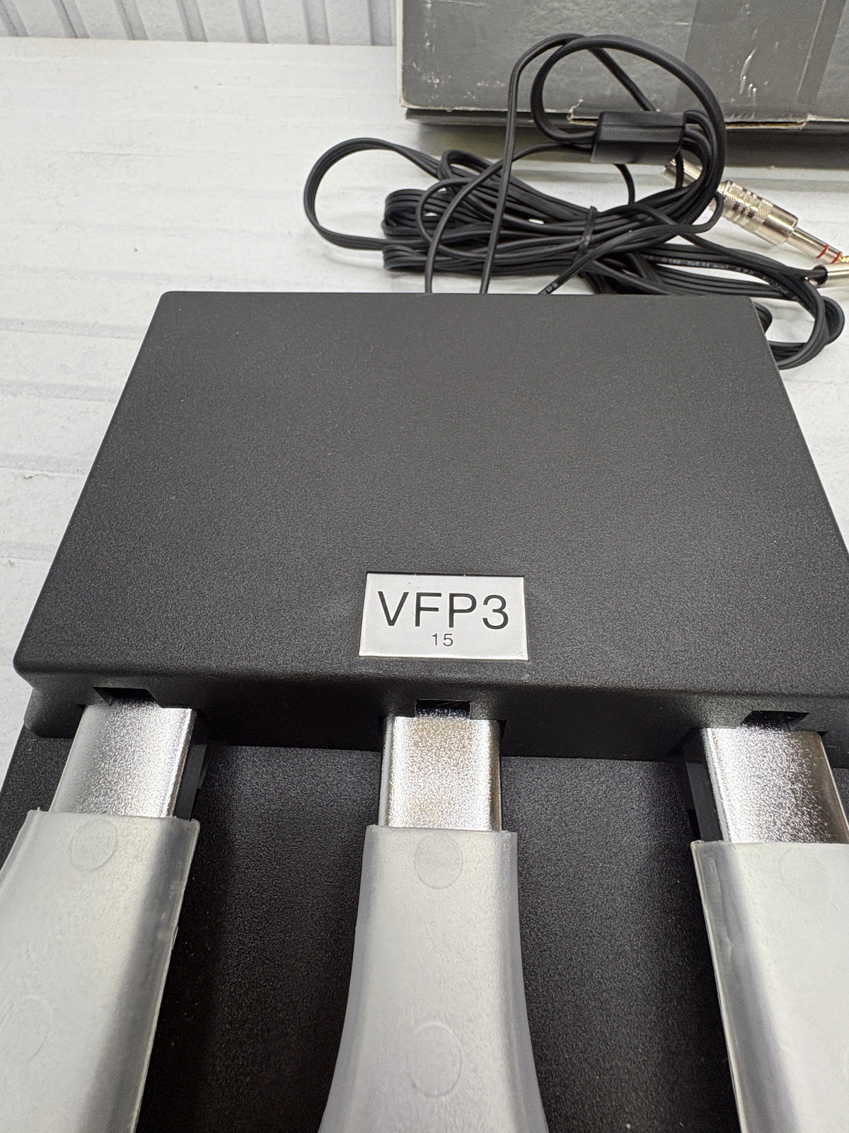 Studiologic VFP 3/15 S – Dreifach-Pedal für Digitalpiano / Keyboard