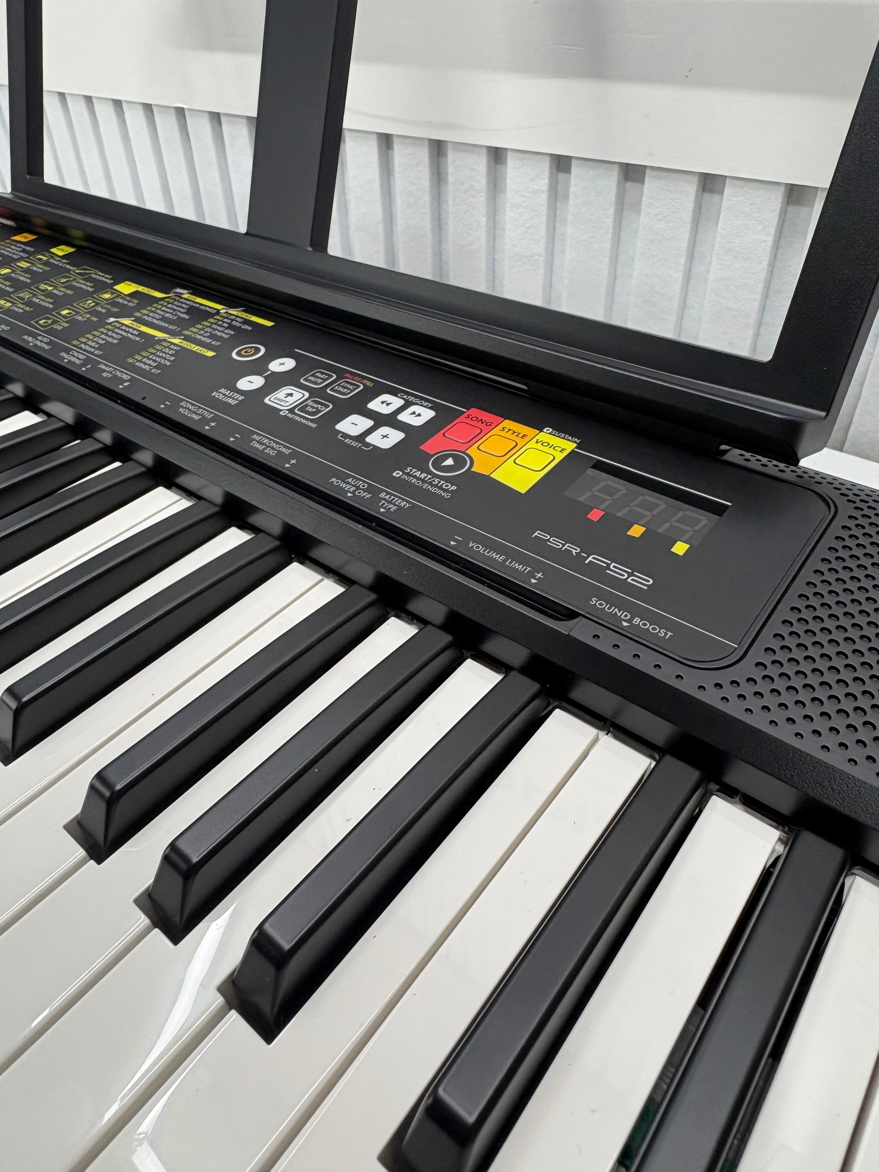 Yamaha PSR-F52 Digital Keyboard 61 Tasten