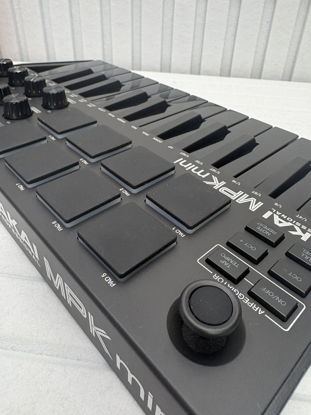 AKAI Professional MPK Mini MK2 MIDI Keyboard