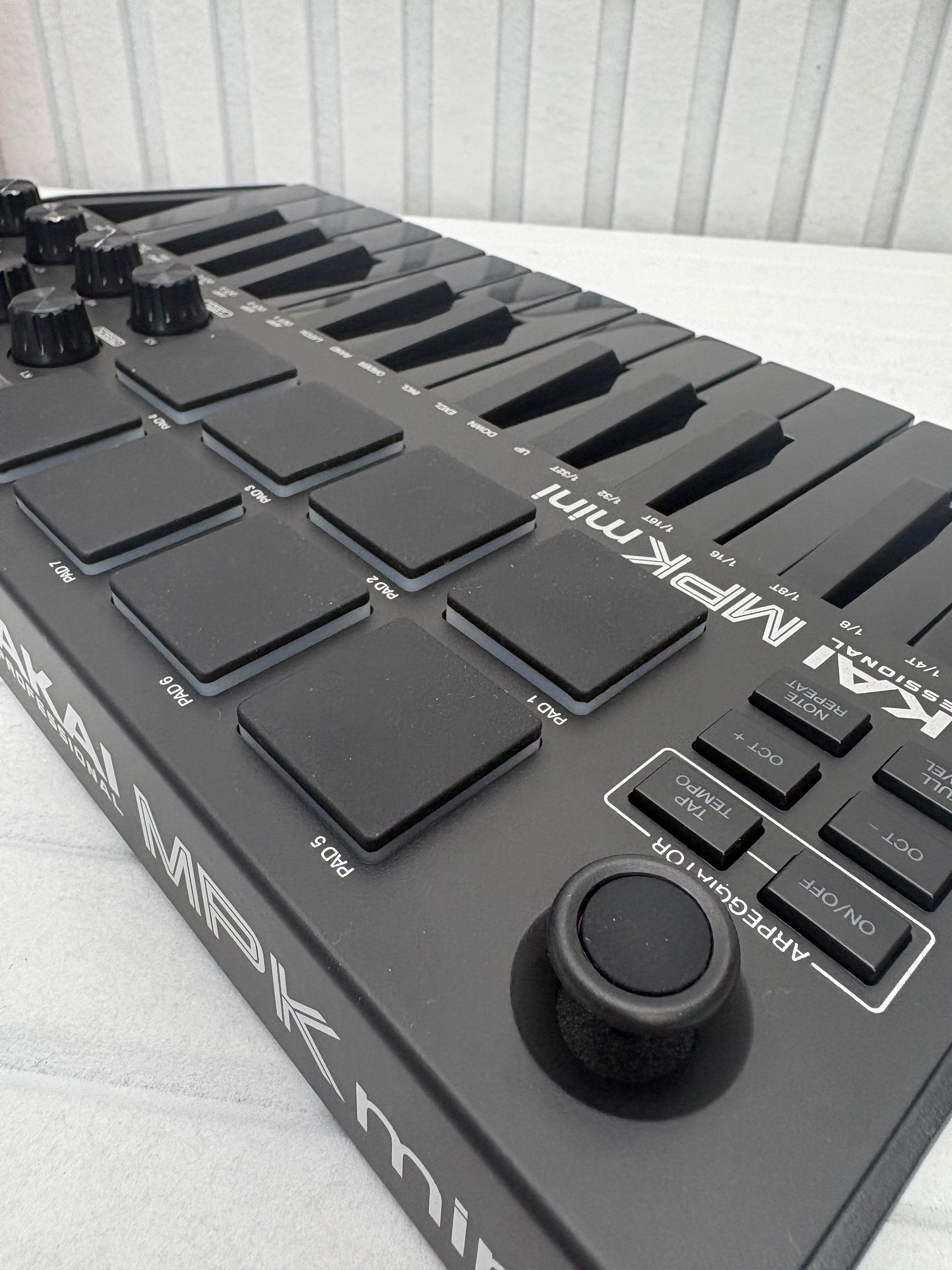 AKAI Professional MPK Mini MK2 MIDI Keyboard
