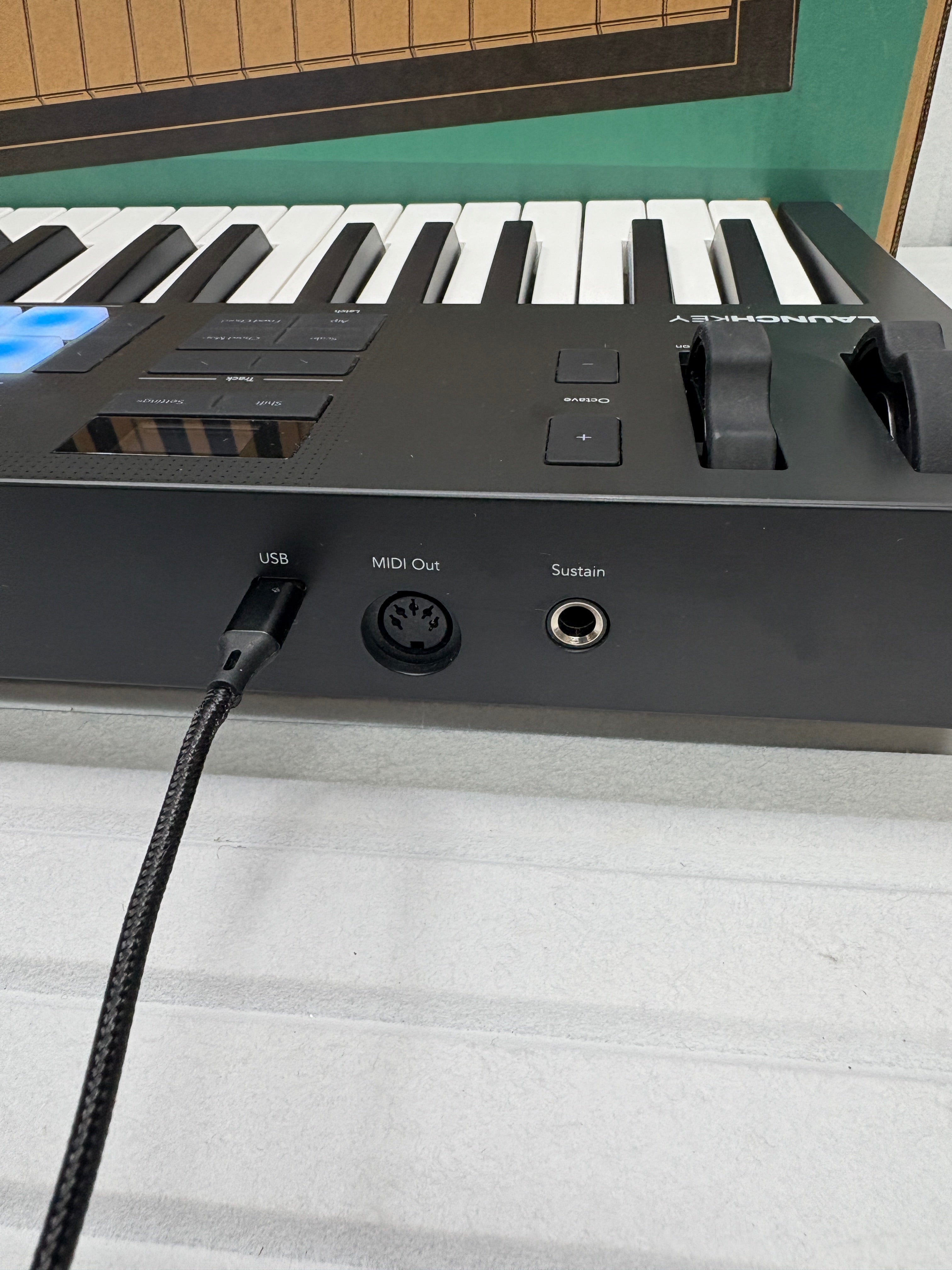 Novation Launchkey 37 MK4 MIDI Keyboard