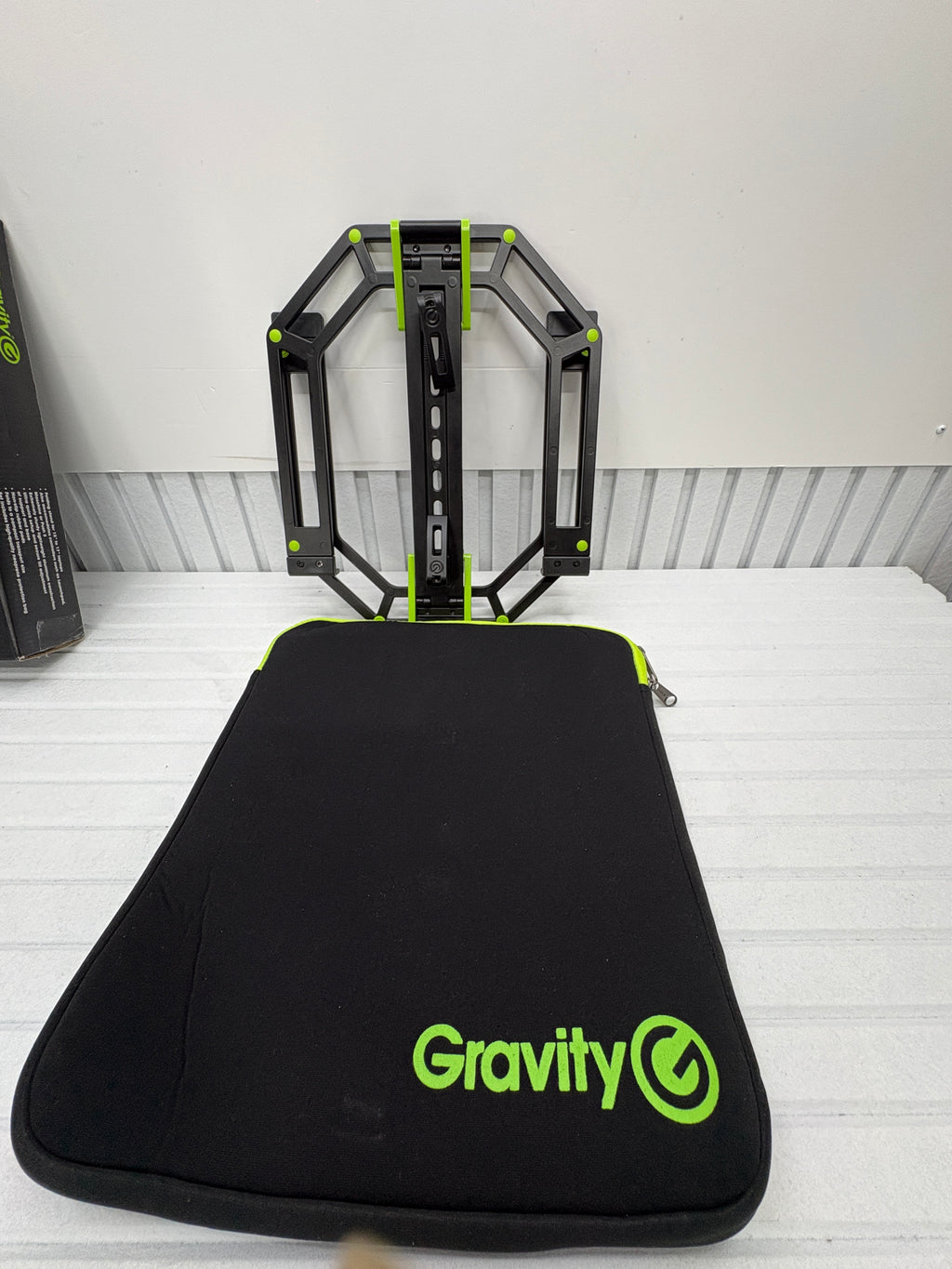 Gravity LTS 01 B SET 1 Laptop Ständer inkl. Neopren-Tasche