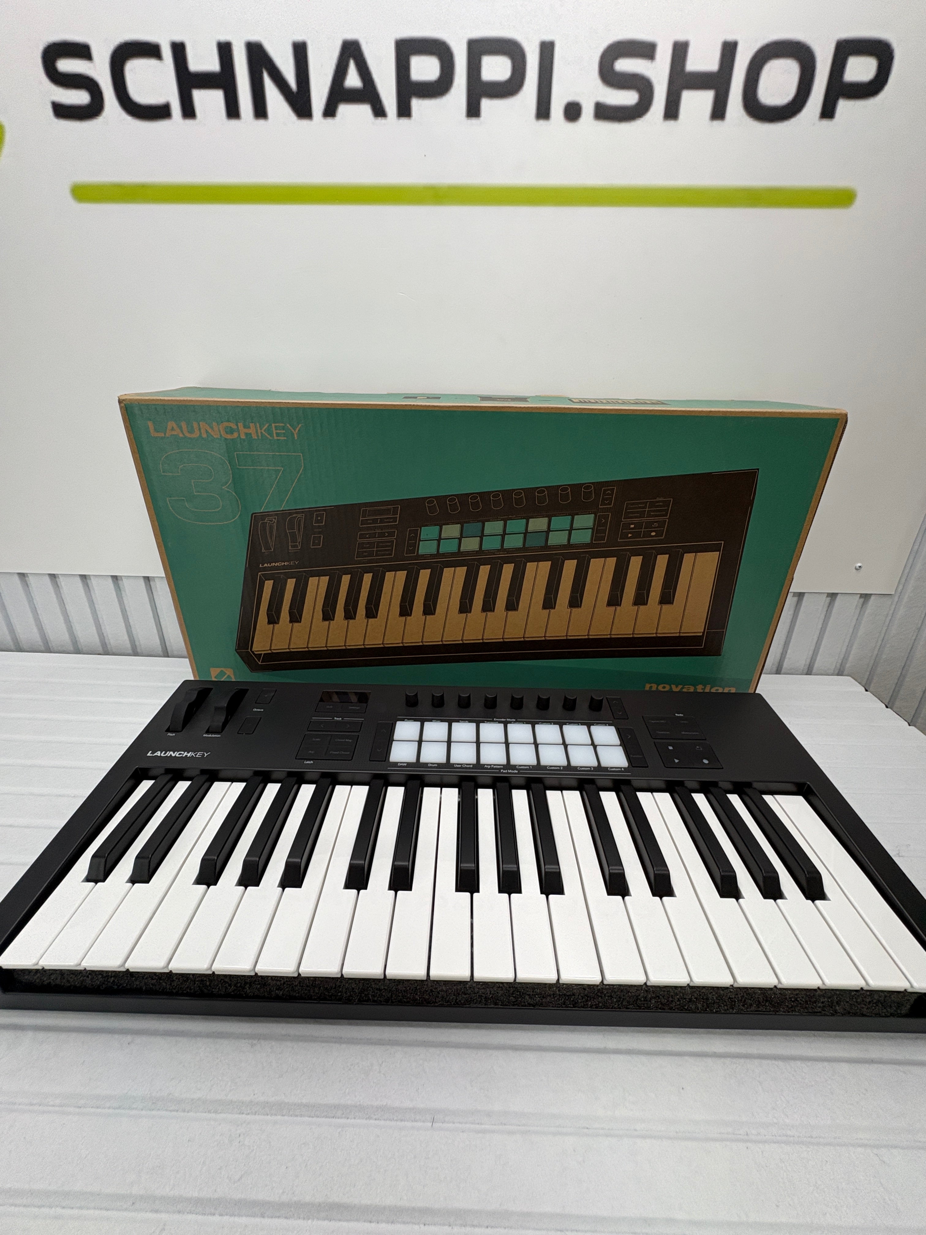 Novation Launchkey 37 MK4 MIDI Keyboard