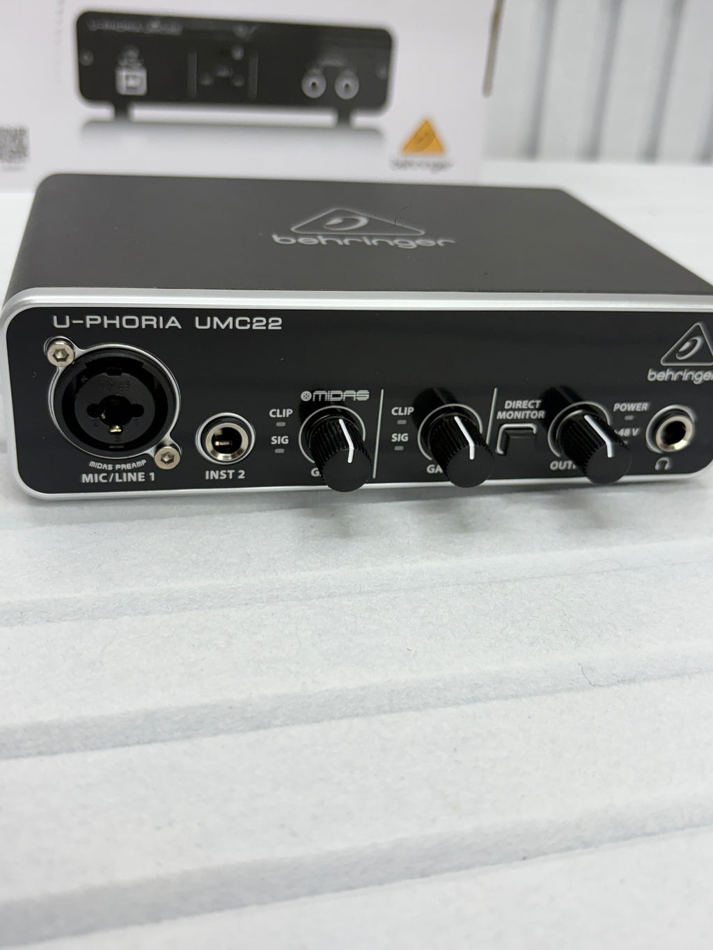 Behringer U-Phoria UMC22 USB Audio Interface – MIDAS Preamp