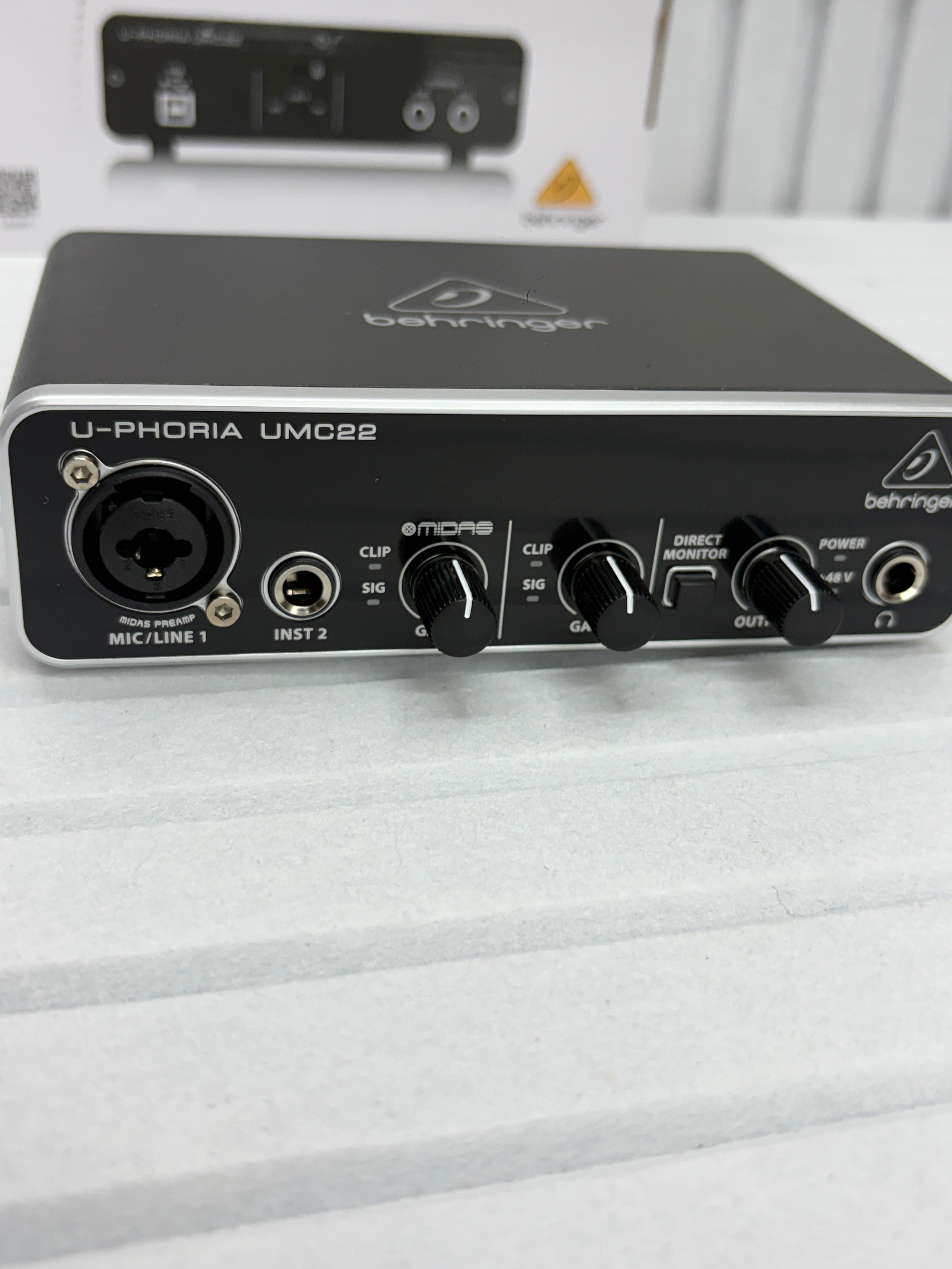 Behringer U-Phoria UMC22 USB Audio Interface – MIDAS Preamp