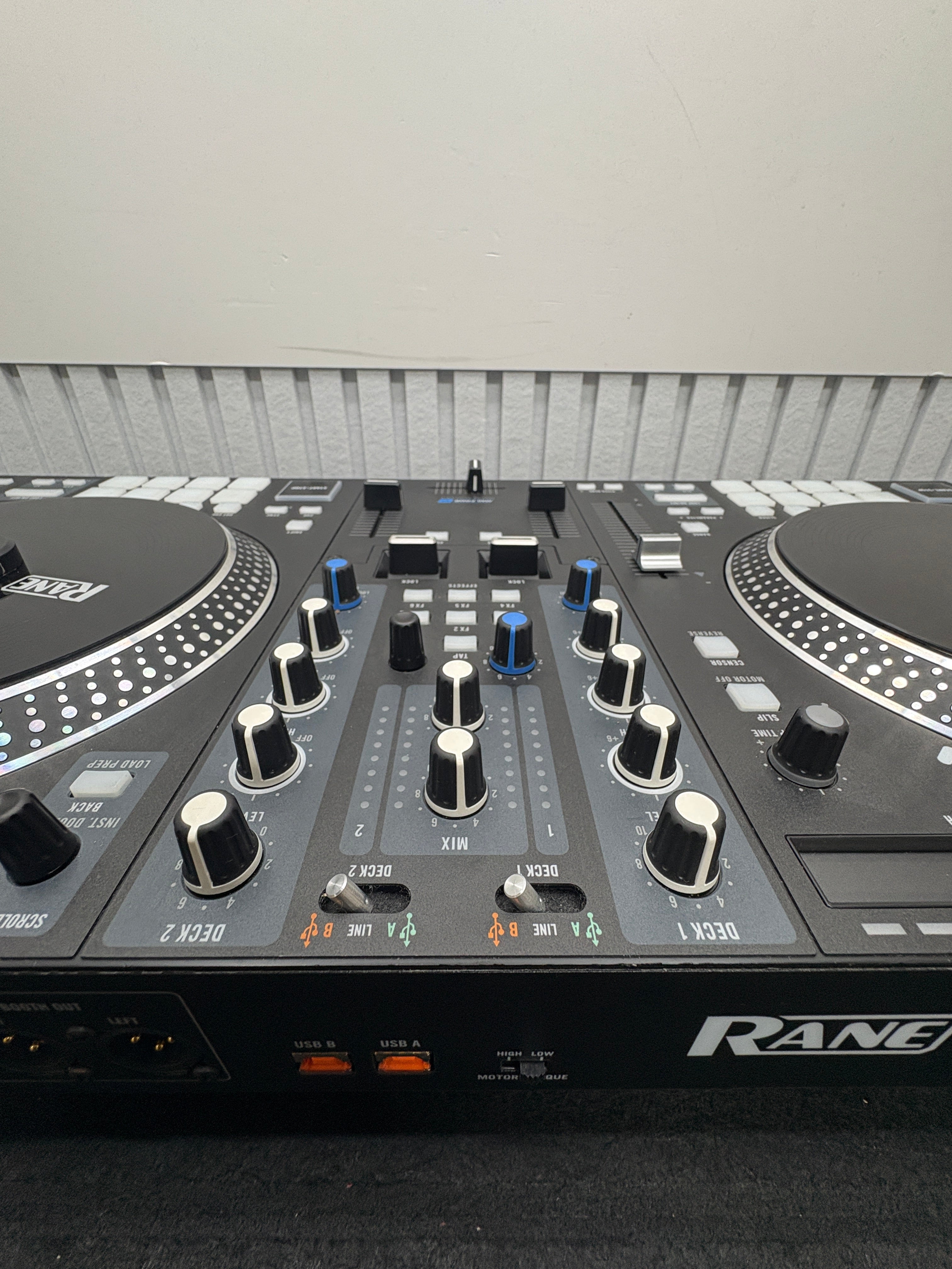 RANE ONE, DJ-Controller für Serato DJ