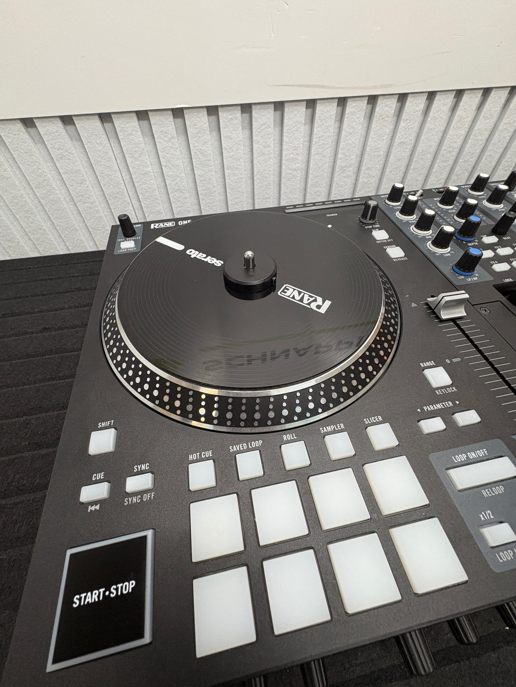 RANE ONE, DJ-Controller für Serato DJ