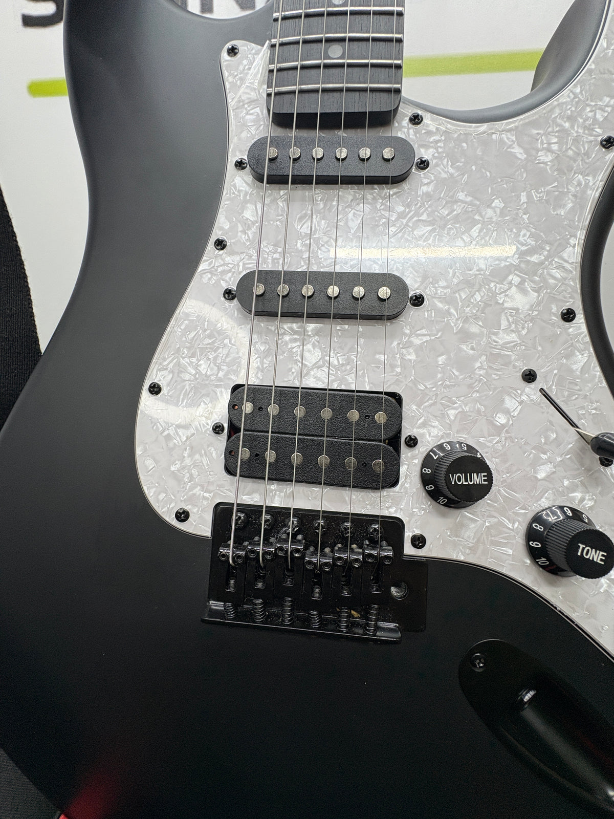 WINZZ HSS E-Gitarre 4/4 Full Size Schwarz inkl. Tasche