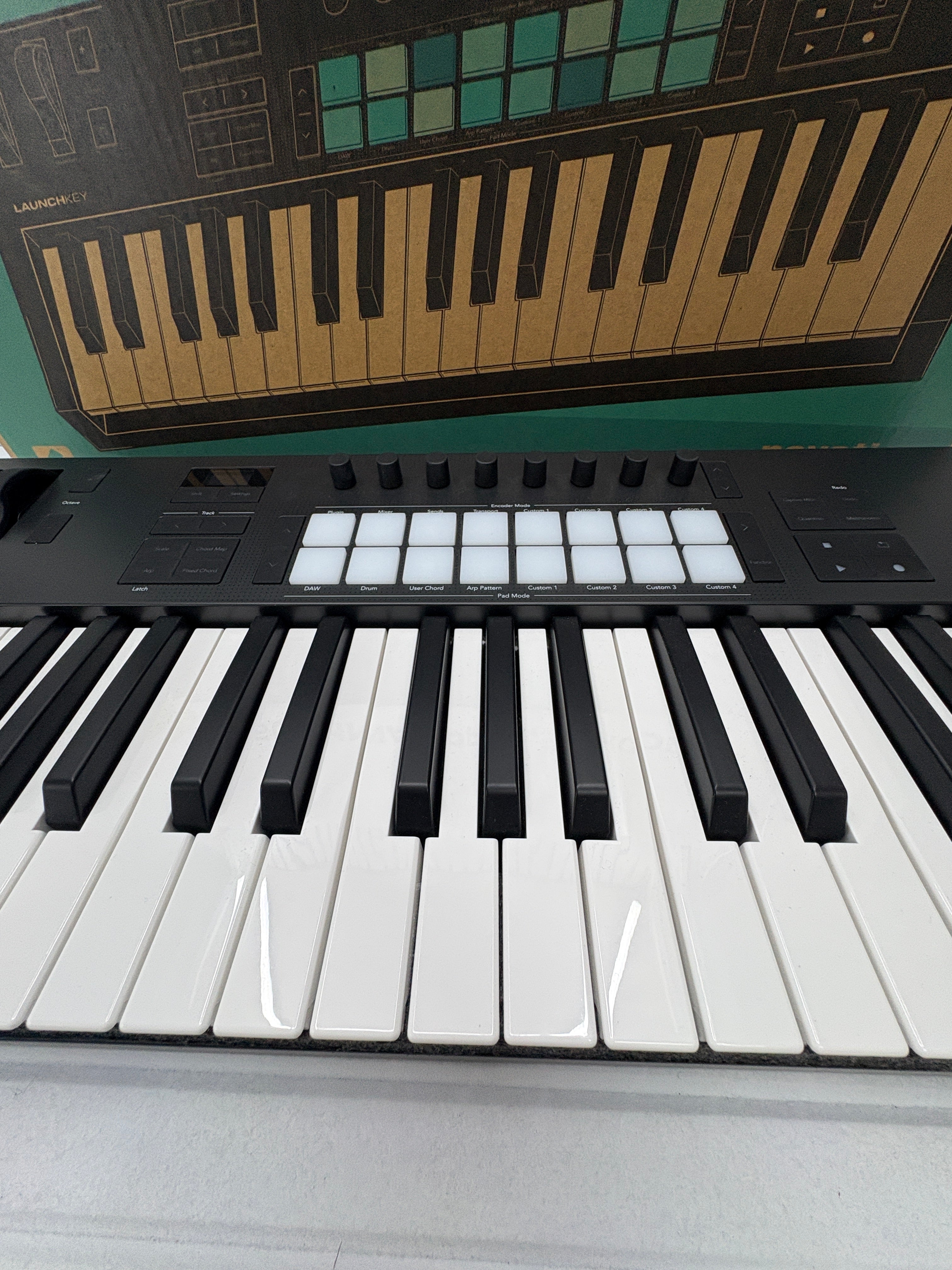 Novation Launchkey 37 MK4 MIDI Keyboard