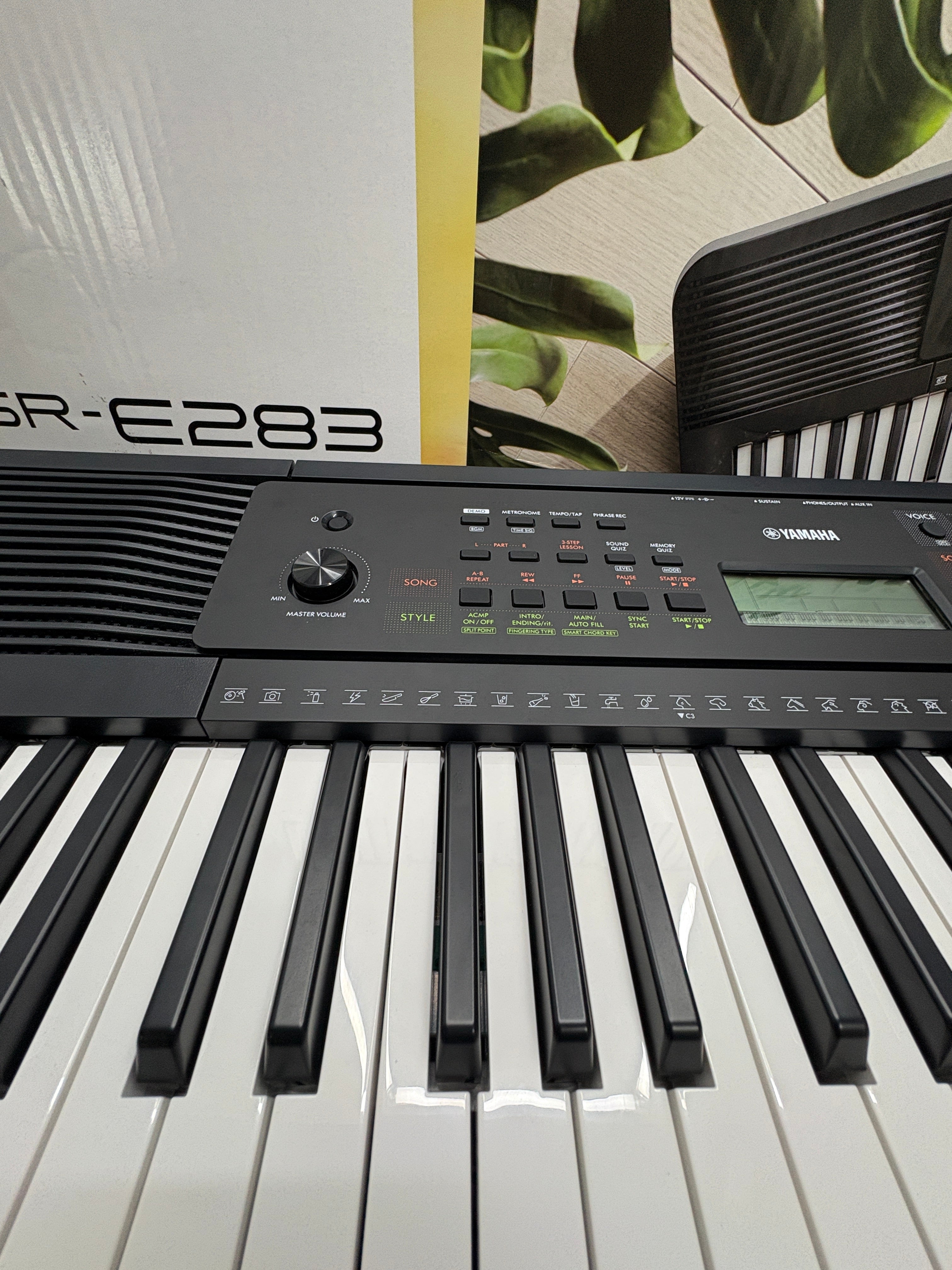 Yamaha PSR-E283 Tragbares Keyboard