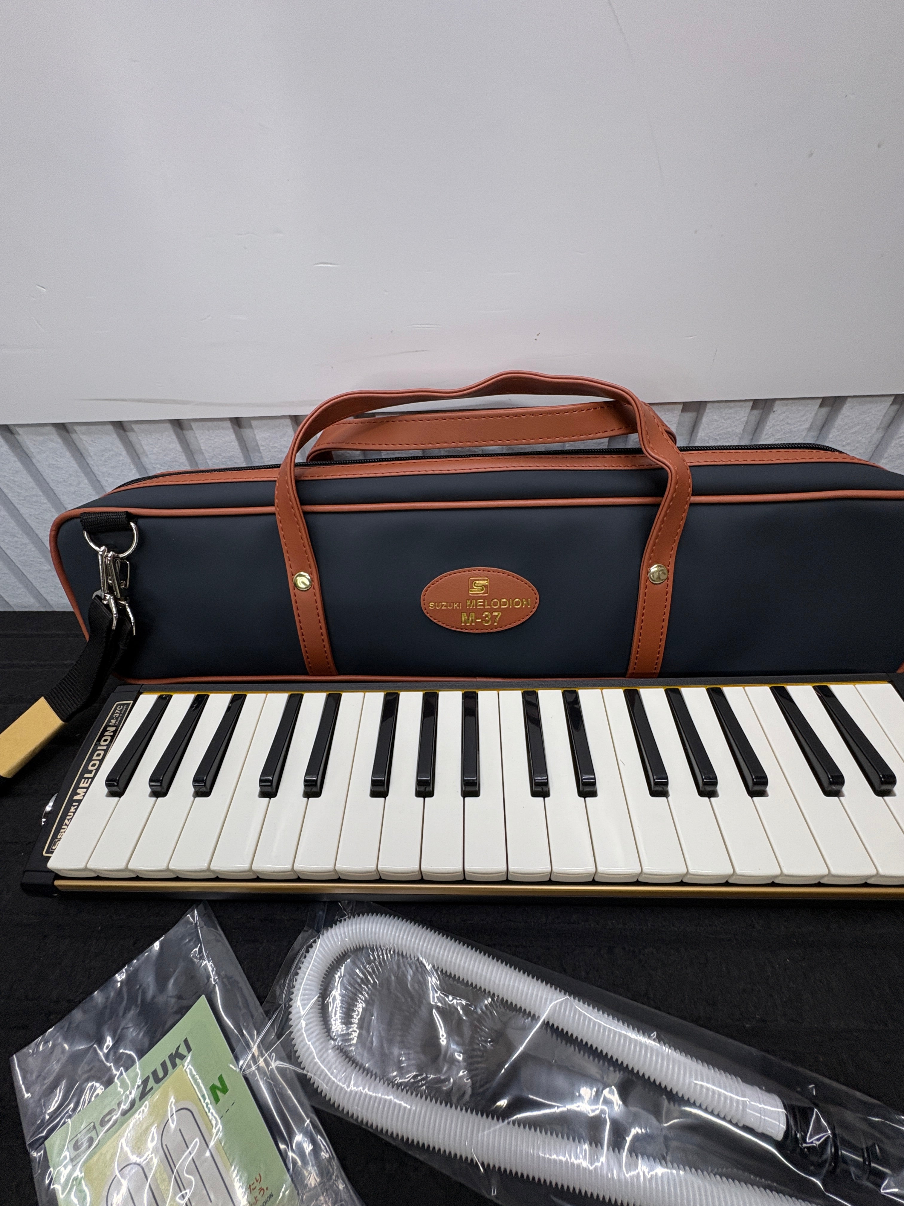 Suzuki Melodion M-37C Tasche + Schlauch