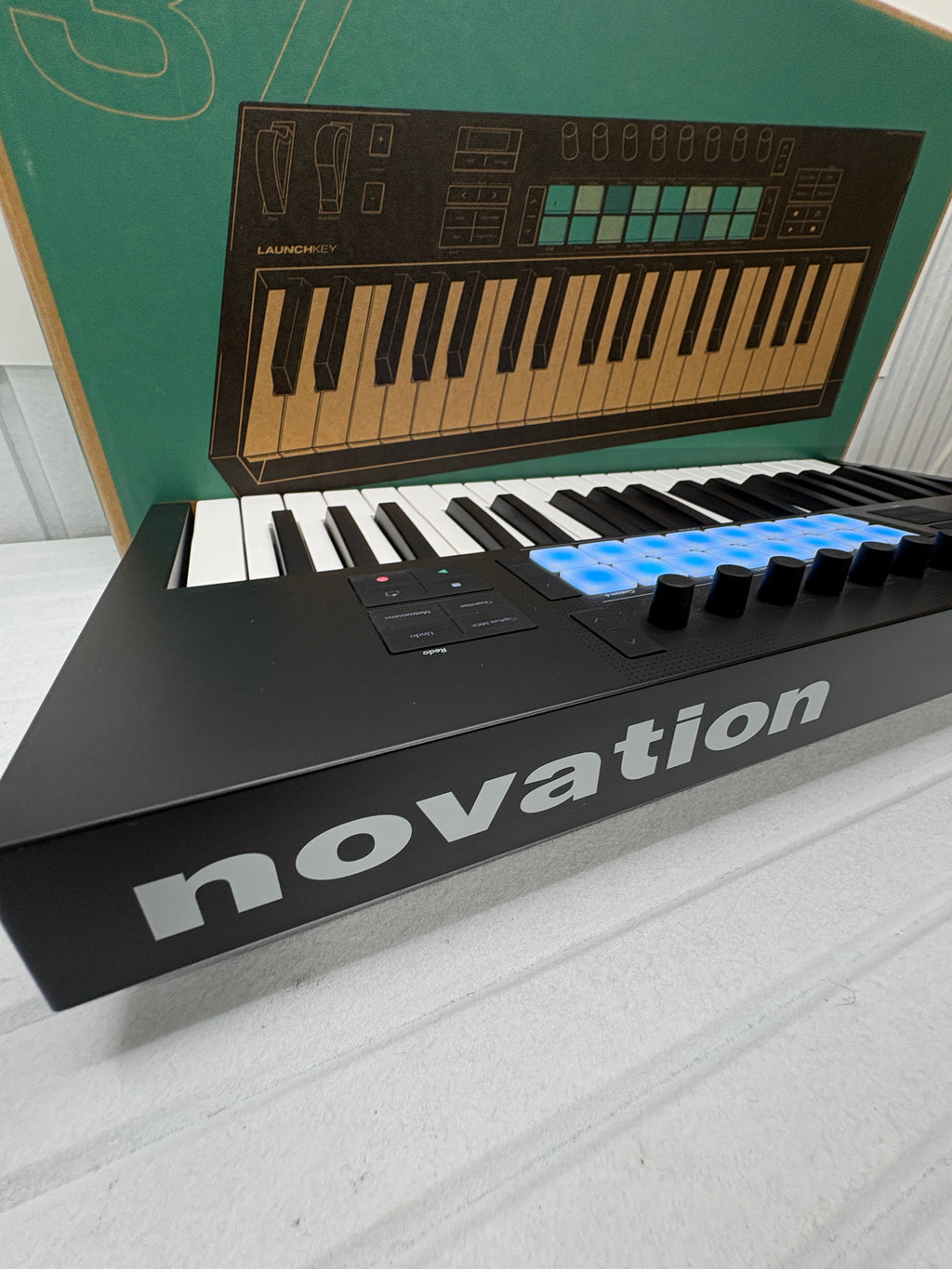 Novation Launchkey 37 MK4 MIDI Keyboard