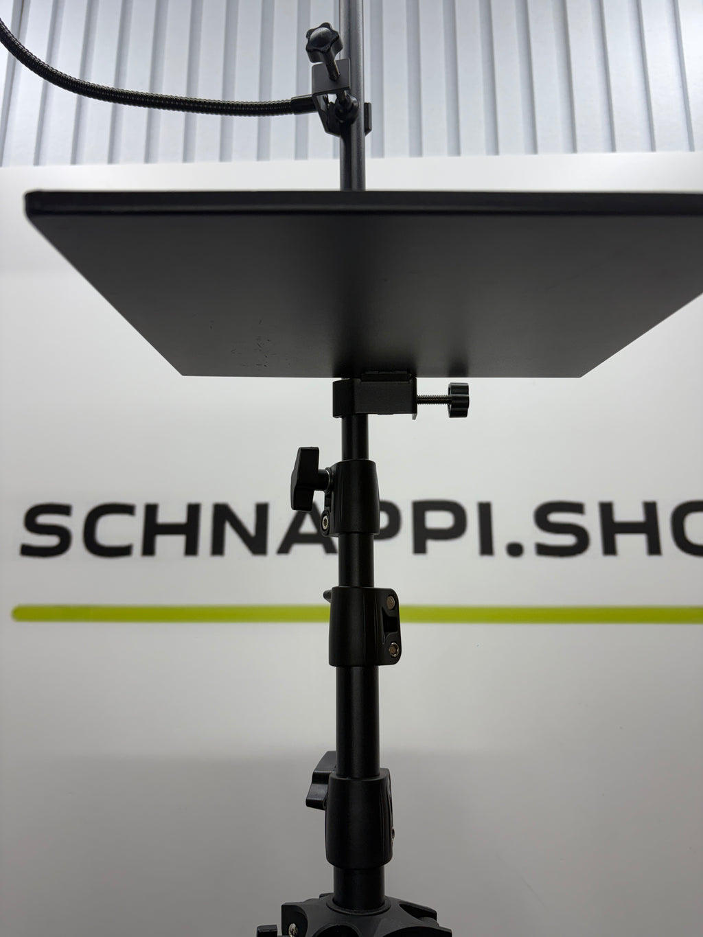 Mikrofonständer mit Popfilter und Ablager