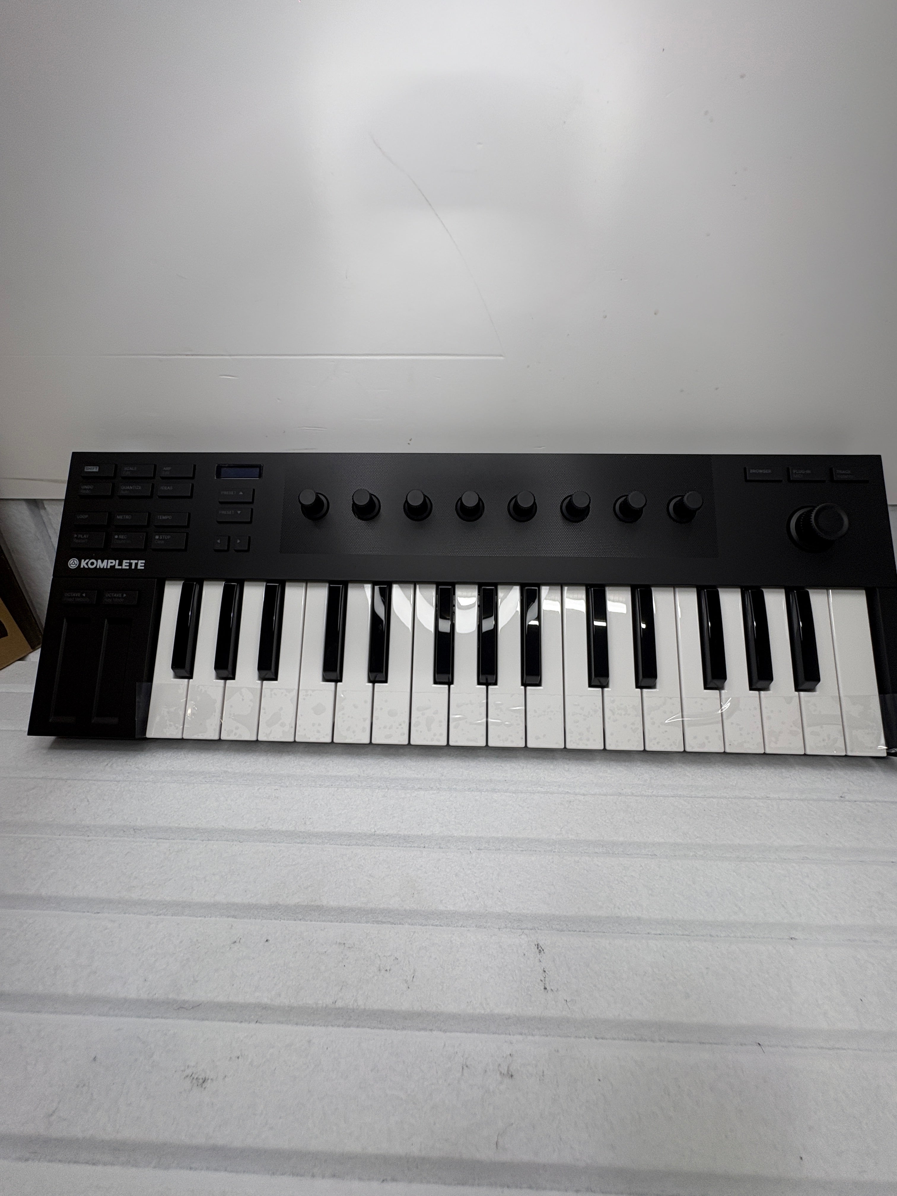 Native Instruments Komplete Kontrol M32 - MIDI Keyboard
