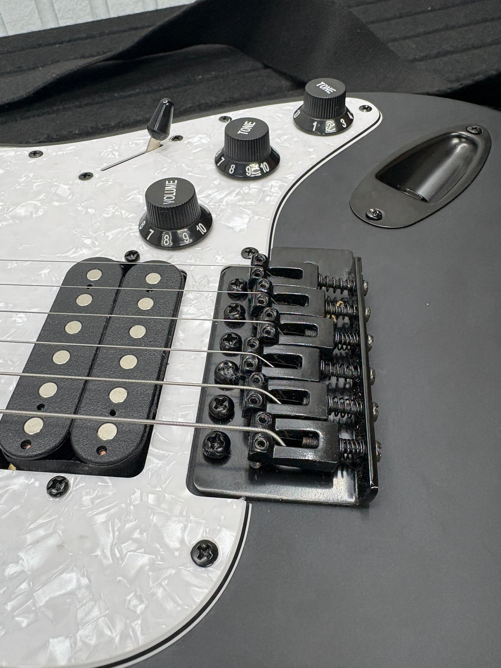 WINZZ HSS E-Gitarre 4/4 Full Size Schwarz inkl. Tasche
