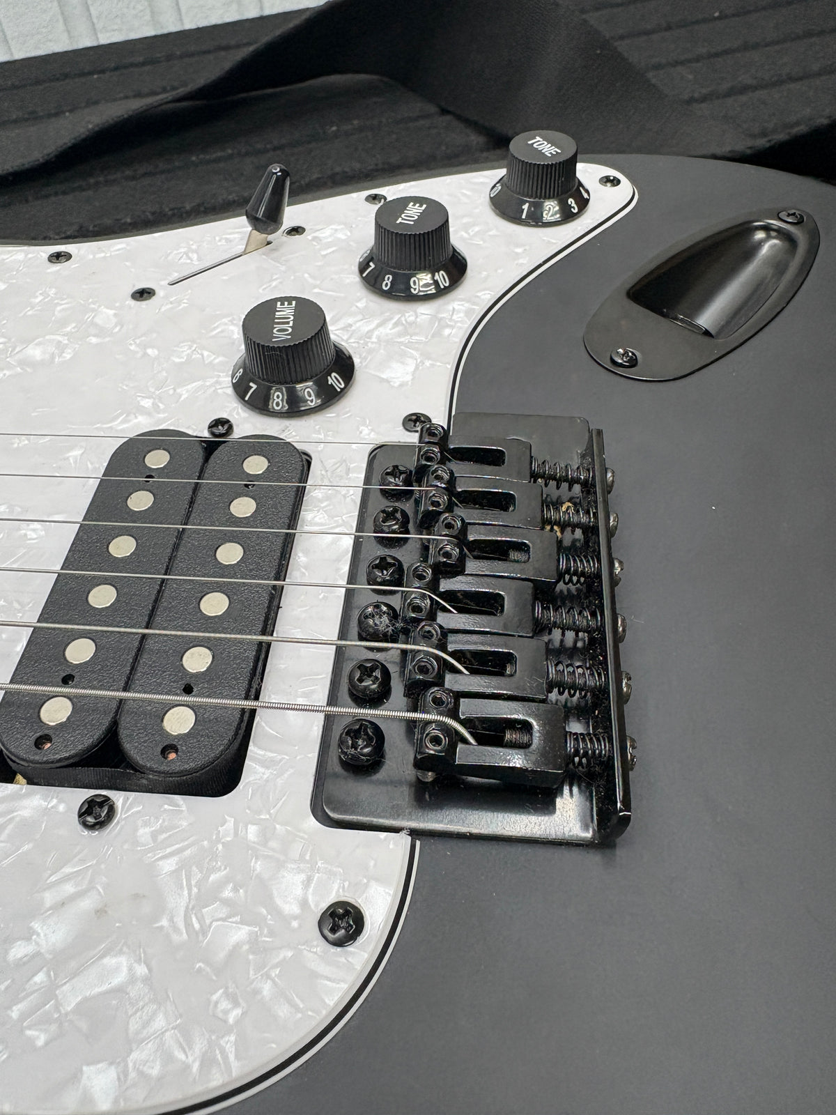 WINZZ HSS E-Gitarre 4/4 Full Size Schwarz inkl. Tasche