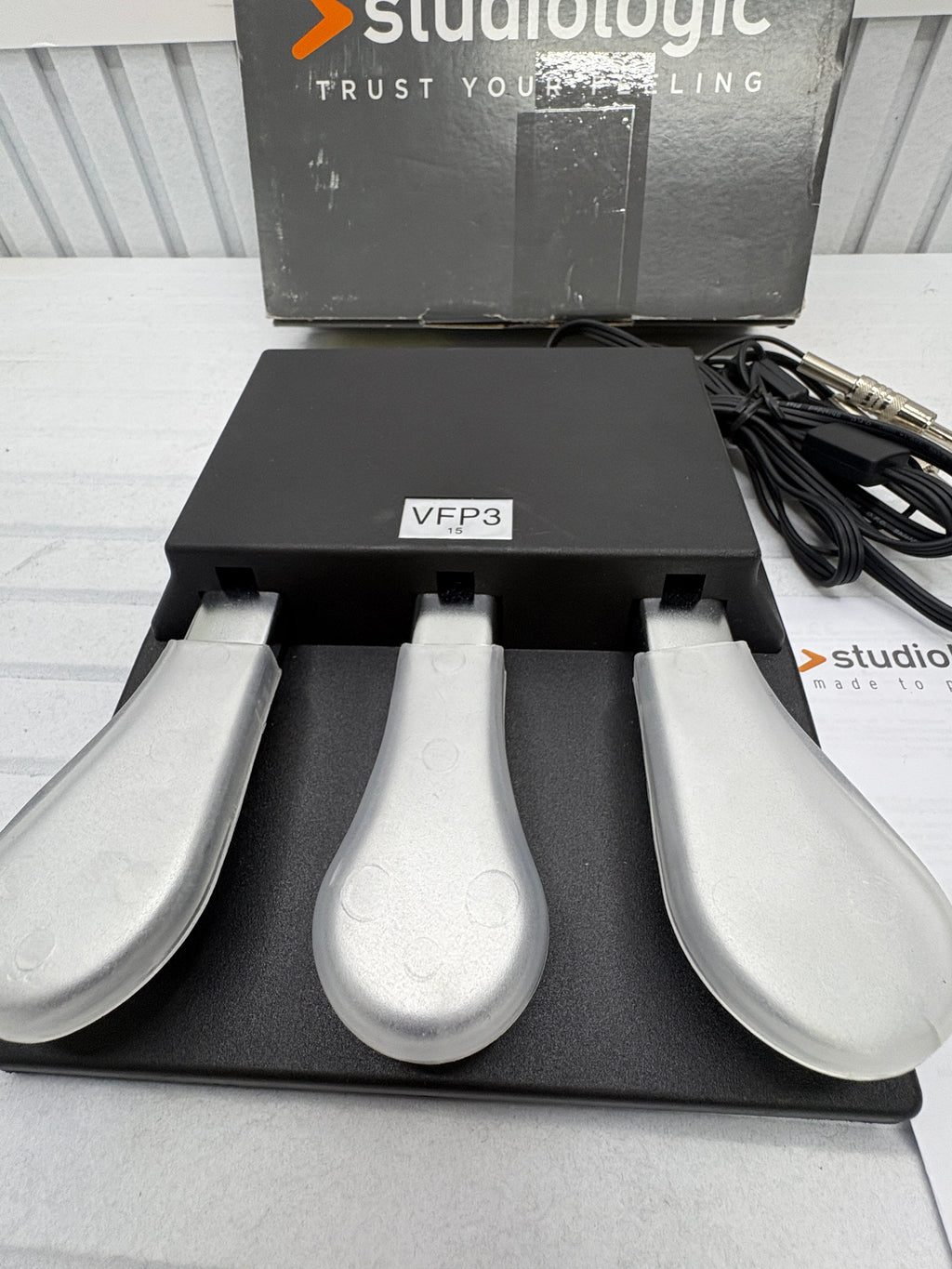 Studiologic VFP 3/15 S – Dreifach-Pedal für Digitalpiano / Keyboard