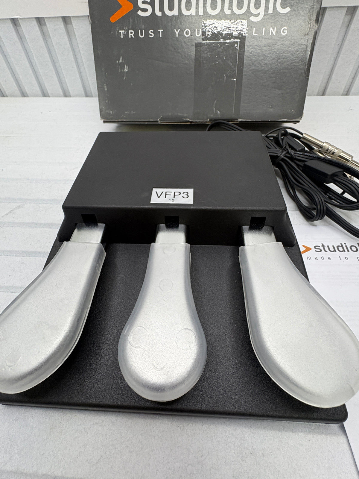 Studiologic VFP 3/15 S – Dreifach-Pedal für Digitalpiano / Keyboard