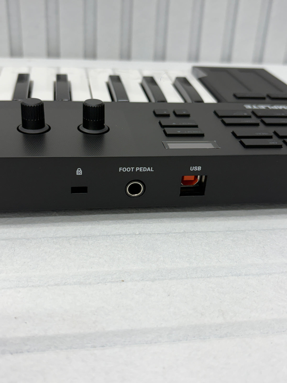 Native Instruments Komplete Kontrol M32 - MIDI Keyboard