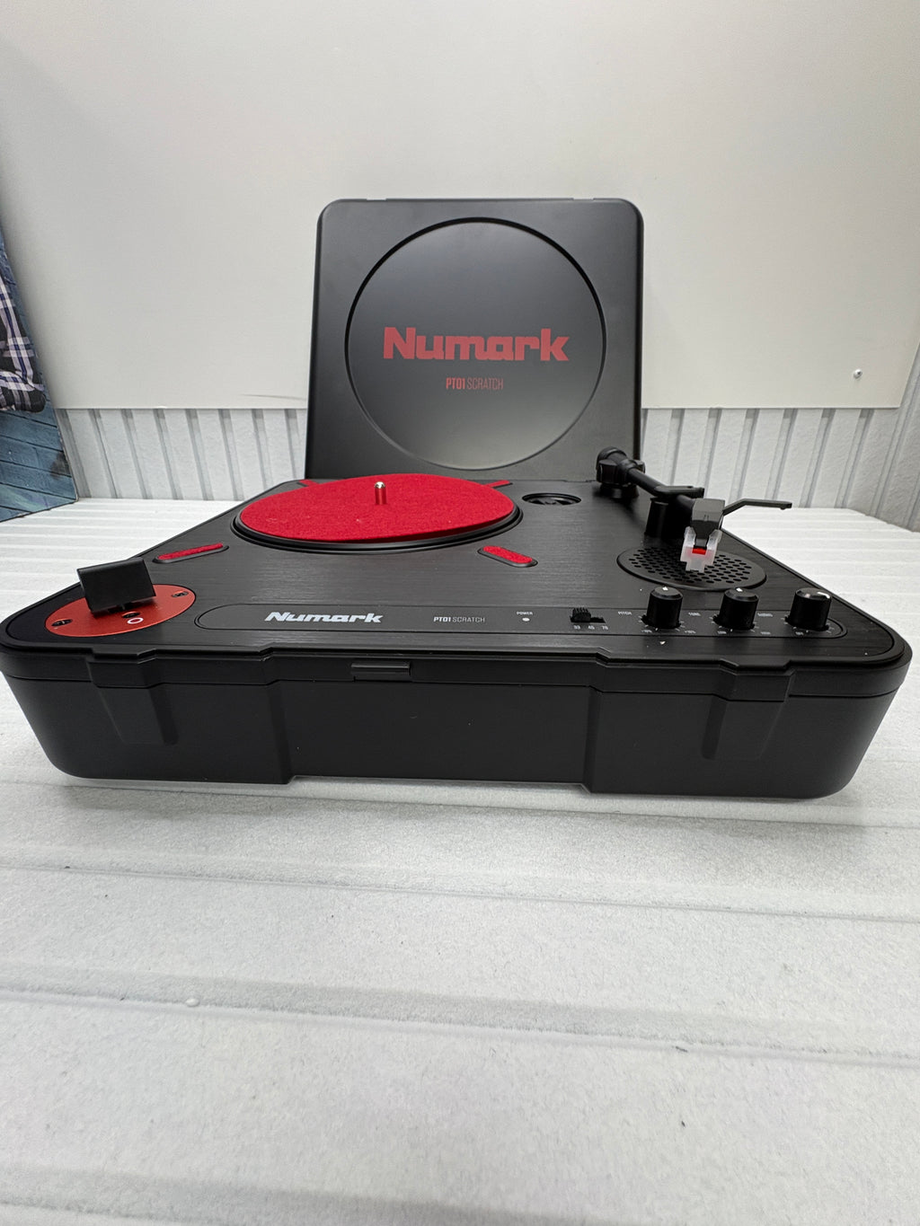 Numark PT01 Scratch – Portabler DJ Plattenspieler