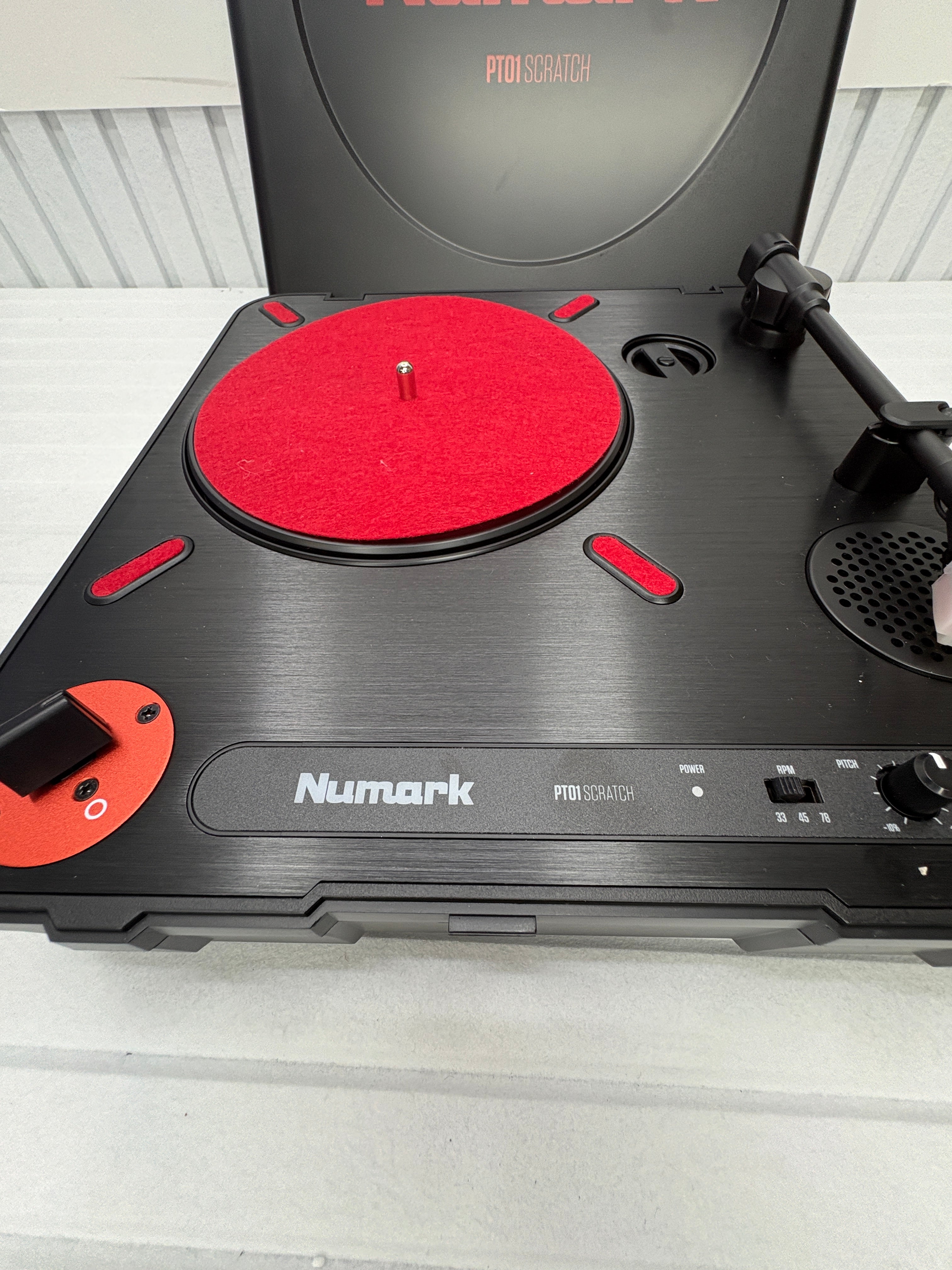 Numark PT01 Scratch – Portabler DJ Plattenspieler