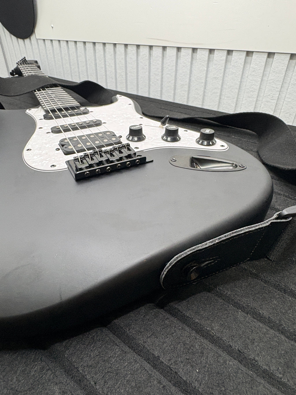 WINZZ HSS E-Gitarre 4/4 Full Size Schwarz inkl. Tasche