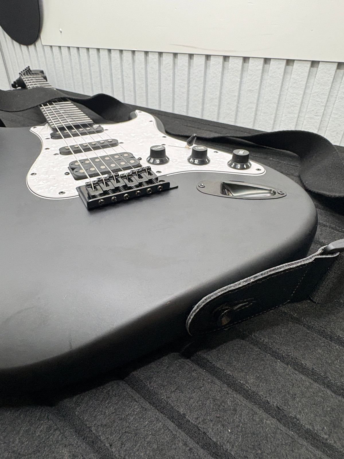 WINZZ HSS E-Gitarre 4/4 Full Size Schwarz inkl. Tasche