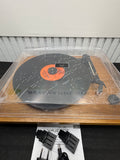 Majestic TT 53 Plattenspieler Vintage 33/45/78 Umdrehungen, kabelloses Audio, USB-Eingang, eingebaute Lautsprecher