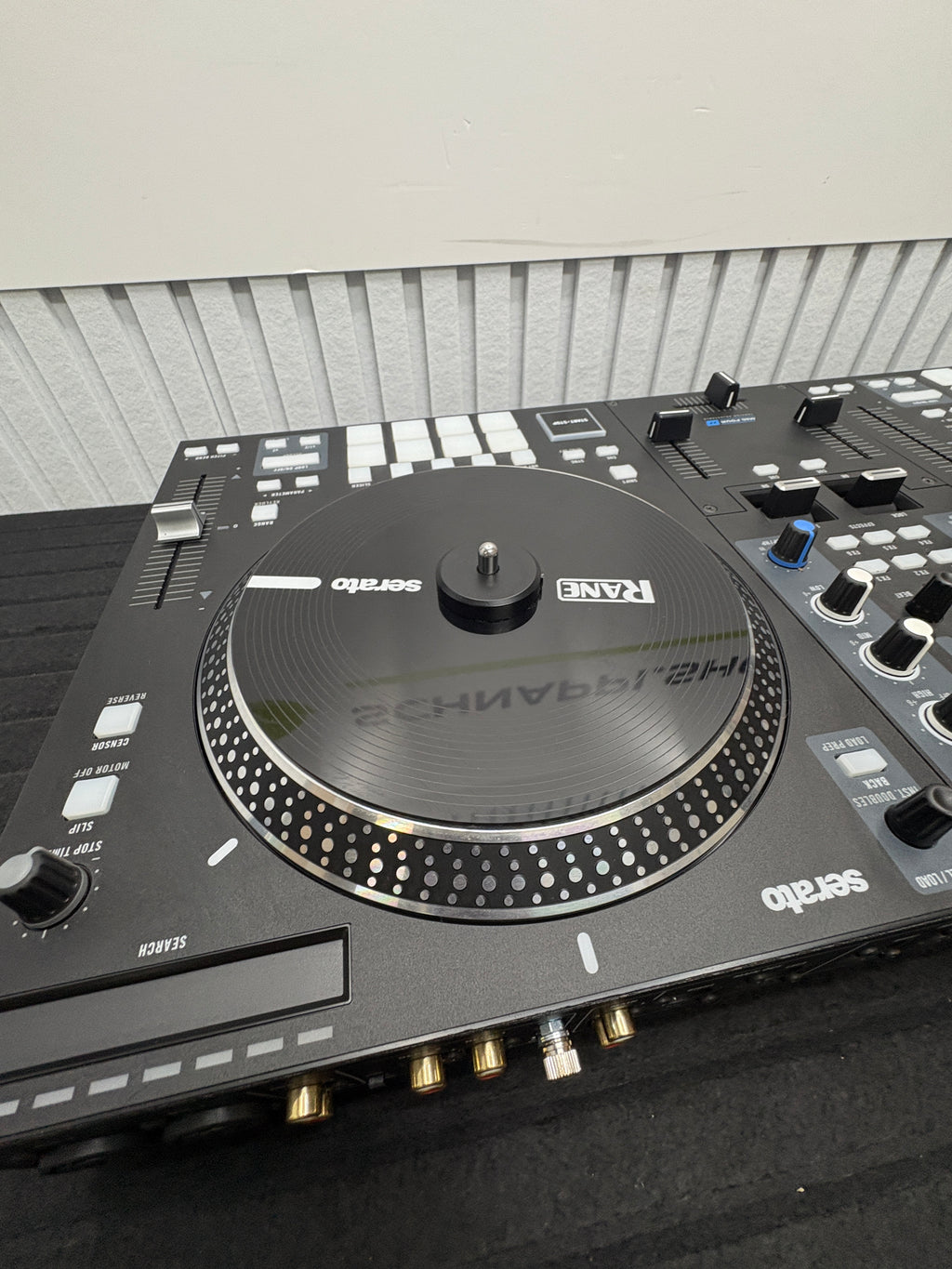 RANE ONE, DJ-Controller für Serato DJ