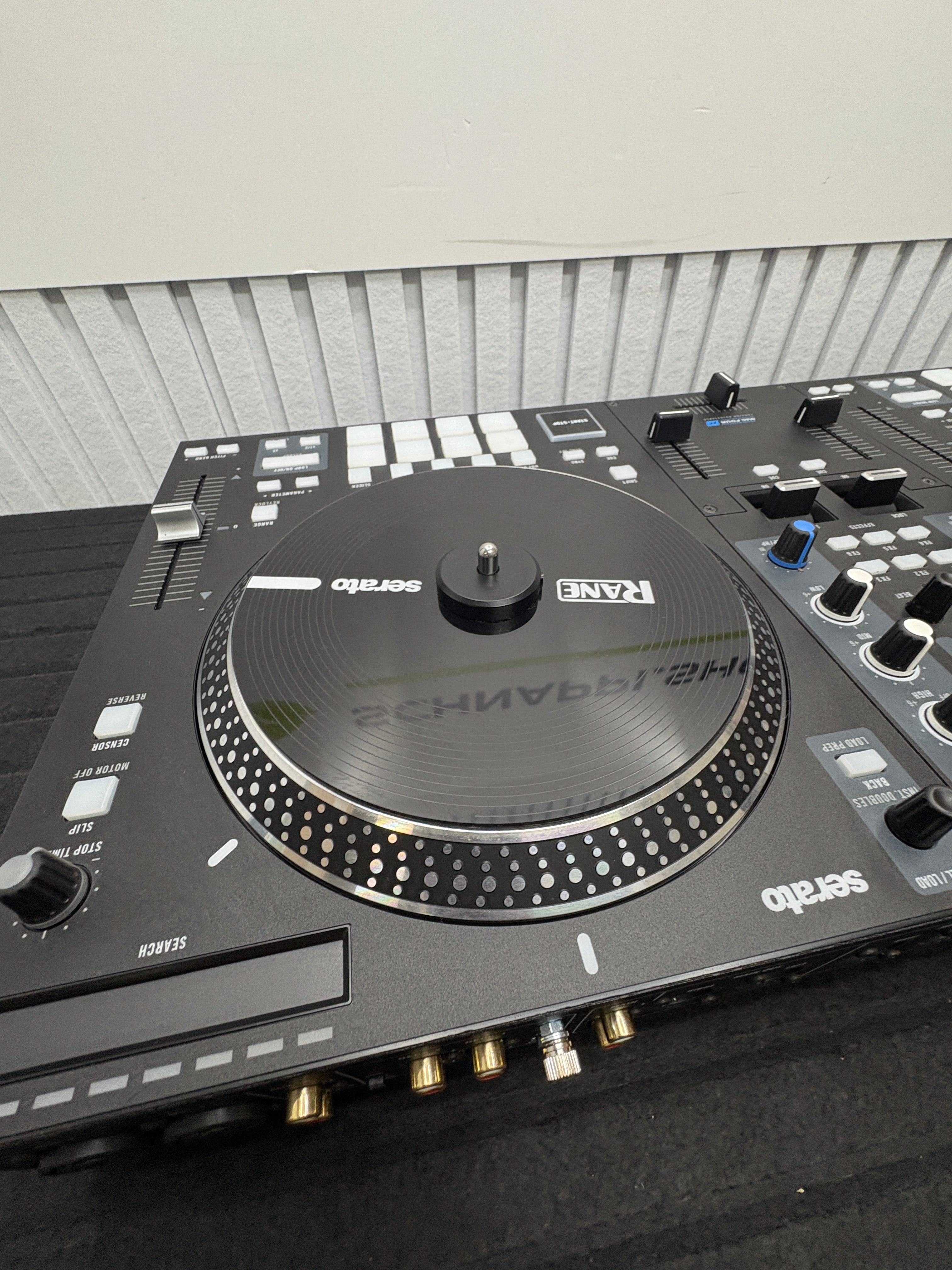 RANE ONE, DJ-Controller für Serato DJ